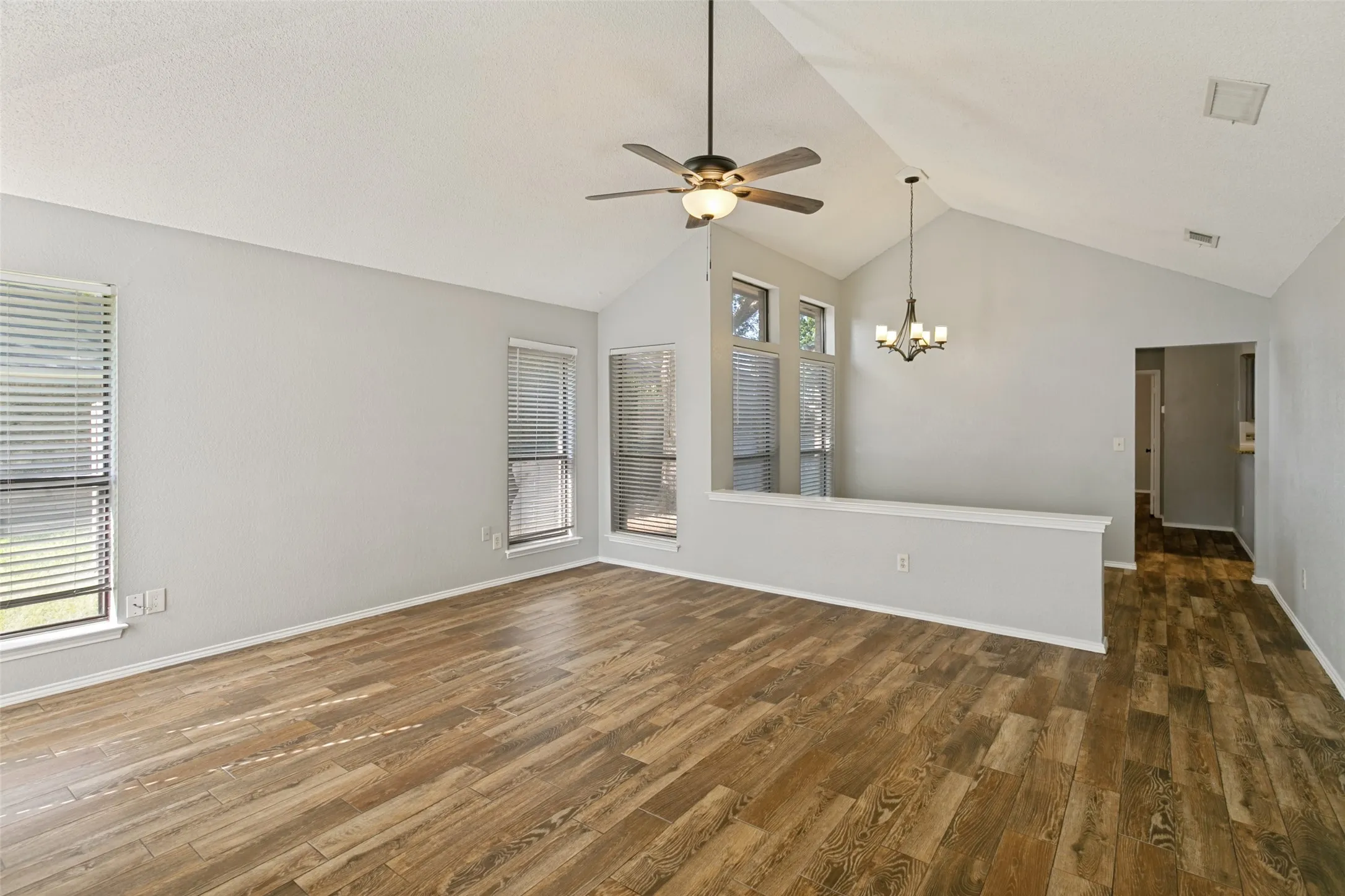 Single Family Residence For Sale in Tarrant County , 1103 Appleton Drive, Mansfield, Texas 76063, 3 Bedroom, 2 Bathroom, 2 Garage spaces, 1,547 Sqft, built in 1987, Price $339,900, mls#21314050, Real Estate Agent in Mansfield, Homes For Sale in Tarrant county, Homes For Sale in Mansfield, Realtor in Mansfield Texas, Real Estate Brokerage Independent Realty Texas, Luminita Cordes Realtor