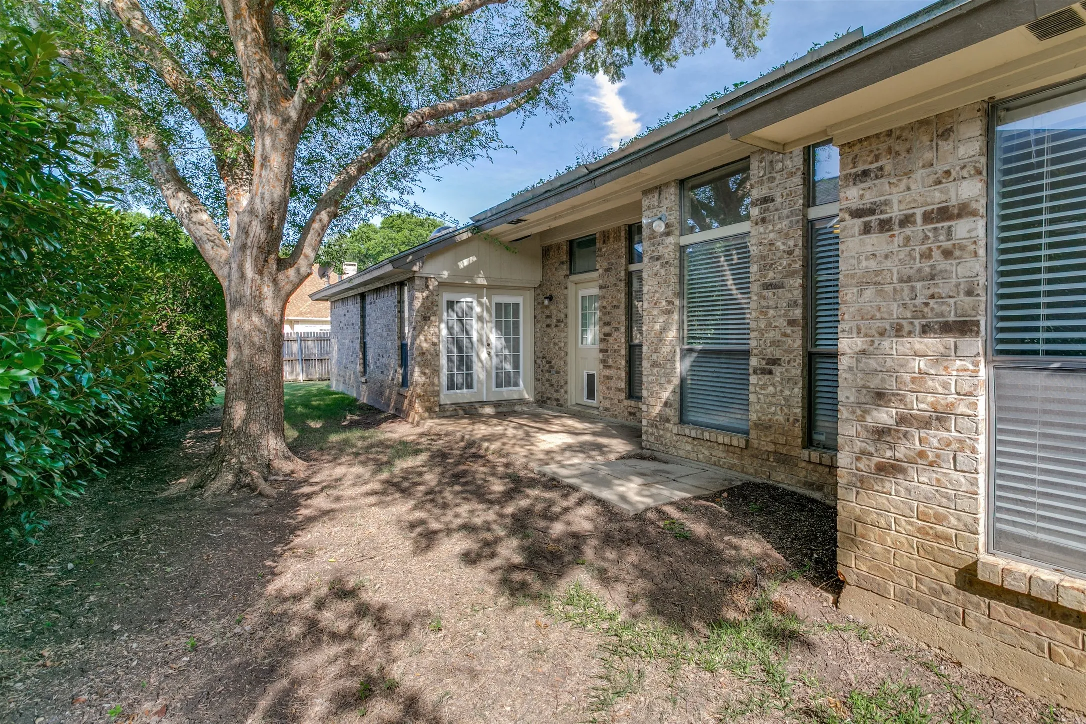 Single Family Residence For Sale in Tarrant County , 1103 Appleton Drive, Mansfield, Texas 76063, 3 Bedroom, 2 Bathroom, 2 Garage spaces, 1,547 Sqft, built in 1987, Price $339,900, mls#21314050, Real Estate Agent in Mansfield, Homes For Sale in Tarrant county, Homes For Sale in Mansfield, Realtor in Mansfield Texas, Real Estate Brokerage Independent Realty Texas, Luminita Cordes Realtor