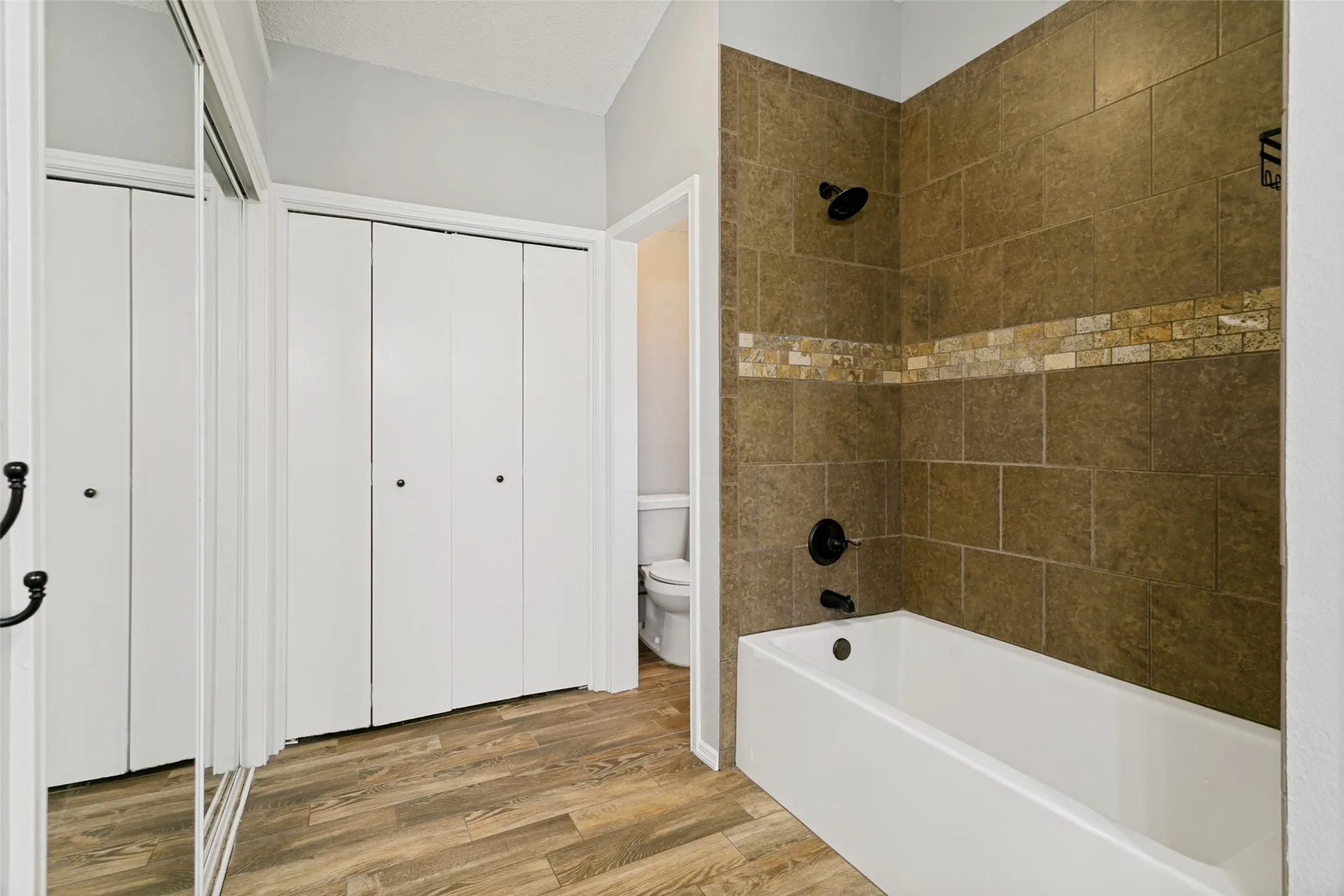 Single Family Residence For Sale in Tarrant County , 1103 Appleton Drive, Mansfield, Texas 76063, 3 Bedroom, 2 Bathroom, 2 Garage spaces, 1,547 Sqft, built in 1987, Price $339,900, mls#21314050, Real Estate Agent in Mansfield, Homes For Sale in Tarrant county, Homes For Sale in Mansfield, Realtor in Mansfield Texas, Real Estate Brokerage Independent Realty Texas, Luminita Cordes Realtor