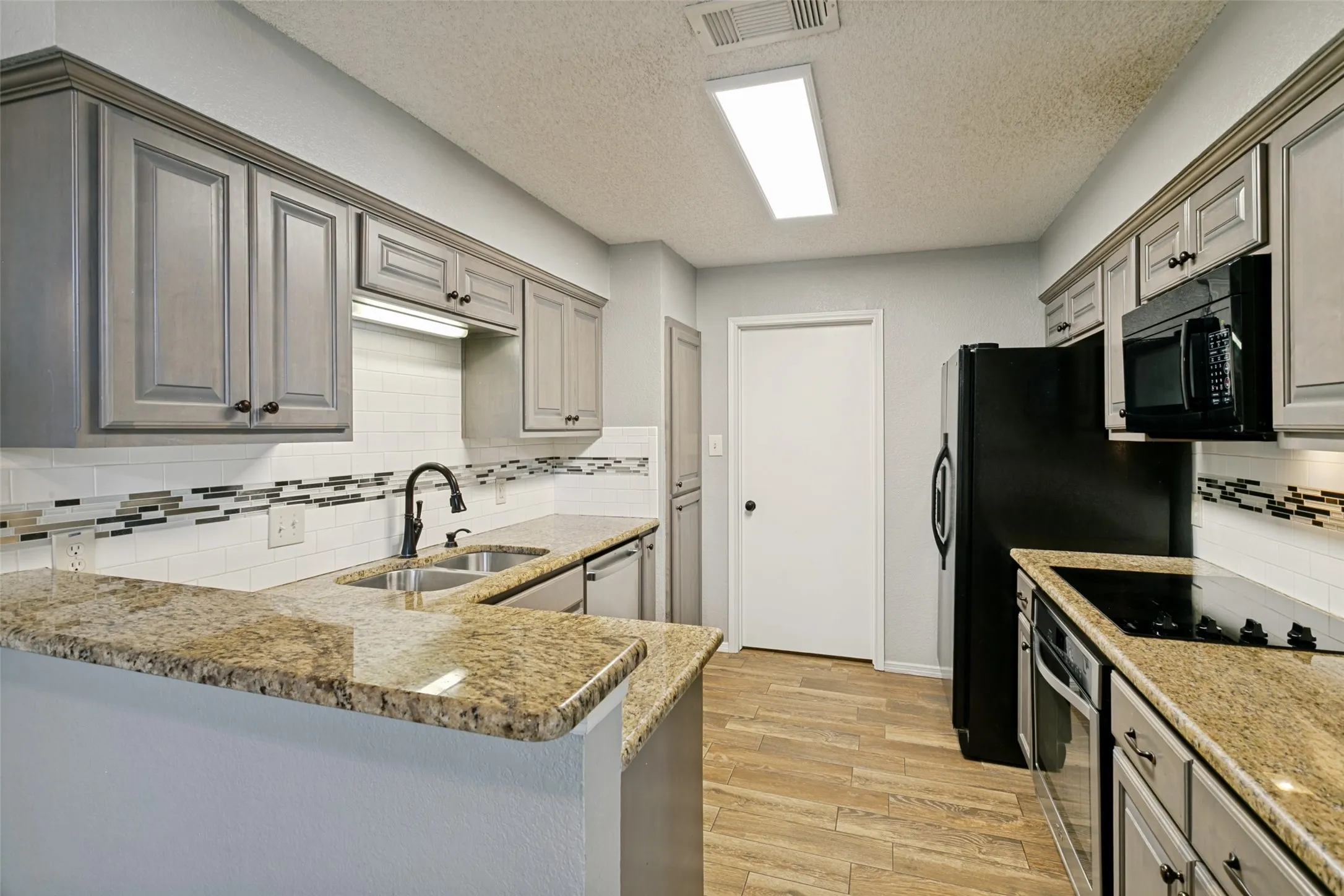 Single Family Residence For Sale in Tarrant County , 1103 Appleton Drive, Mansfield, Texas 76063, 3 Bedroom, 2 Bathroom, 2 Garage spaces, 1,547 Sqft, built in 1987, Price $339,900, mls#21314050, Real Estate Agent in Mansfield, Homes For Sale in Tarrant county, Homes For Sale in Mansfield, Realtor in Mansfield Texas, Real Estate Brokerage Independent Realty Texas, Luminita Cordes Realtor