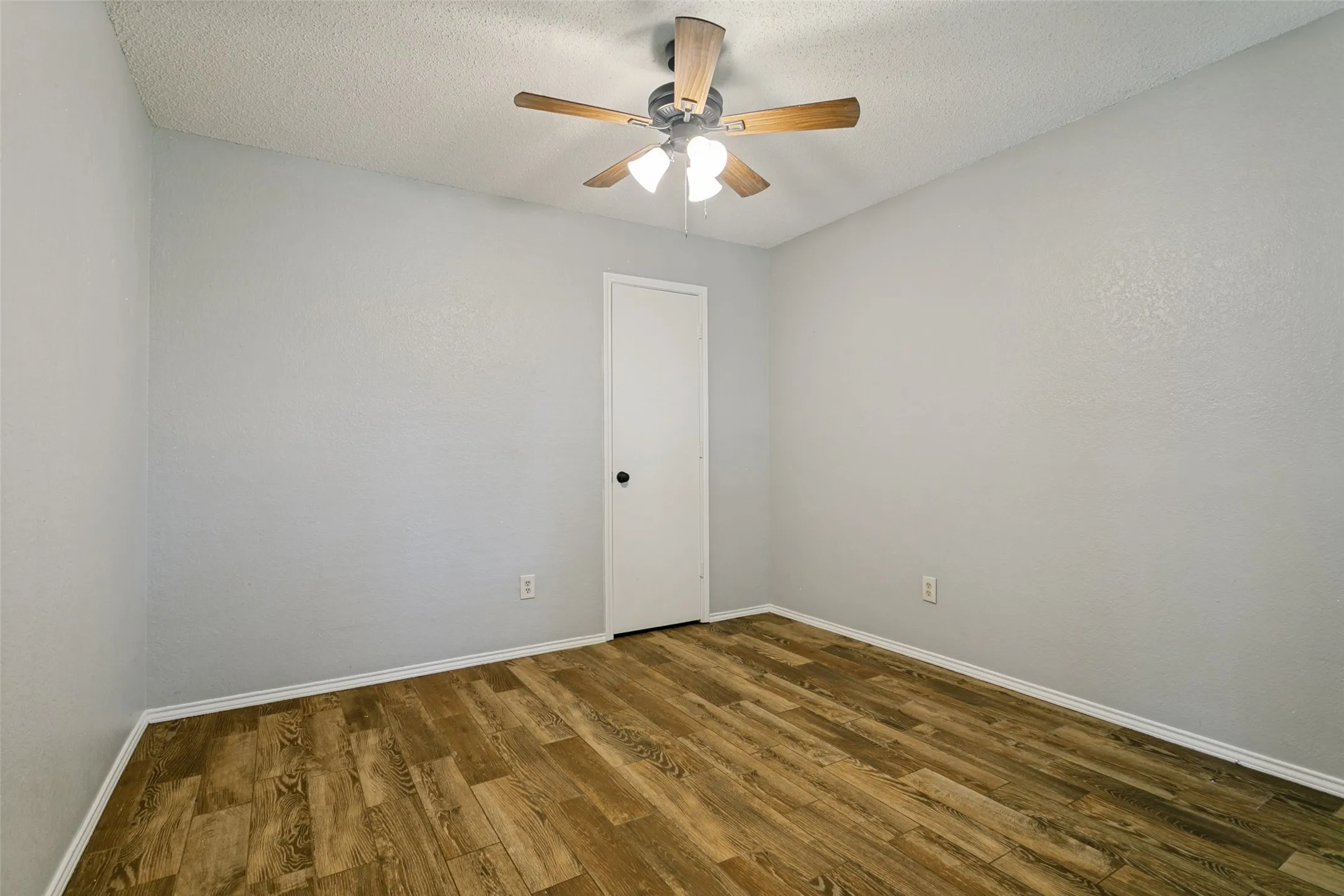 Single Family Residence For Sale in Tarrant County , 1103 Appleton Drive, Mansfield, Texas 76063, 3 Bedroom, 2 Bathroom, 2 Garage spaces, 1,547 Sqft, built in 1987, Price $339,900, mls#21314050, Real Estate Agent in Mansfield, Homes For Sale in Tarrant county, Homes For Sale in Mansfield, Realtor in Mansfield Texas, Real Estate Brokerage Independent Realty Texas, Luminita Cordes Realtor