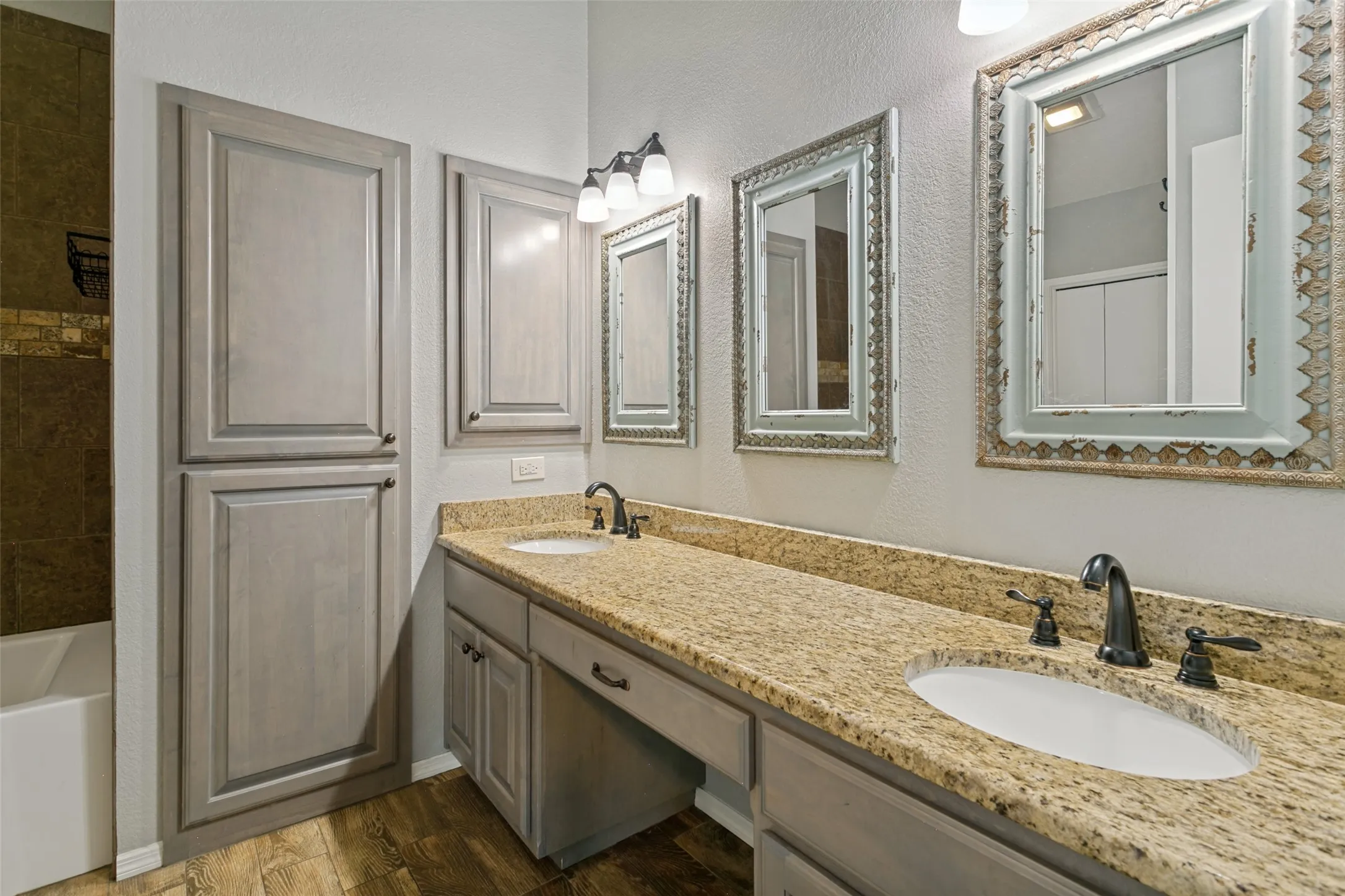Single Family Residence For Sale in Tarrant County , 1103 Appleton Drive, Mansfield, Texas 76063, 3 Bedroom, 2 Bathroom, 2 Garage spaces, 1,547 Sqft, built in 1987, Price $339,900, mls#21314050, Real Estate Agent in Mansfield, Homes For Sale in Tarrant county, Homes For Sale in Mansfield, Realtor in Mansfield Texas, Real Estate Brokerage Independent Realty Texas, Luminita Cordes Realtor