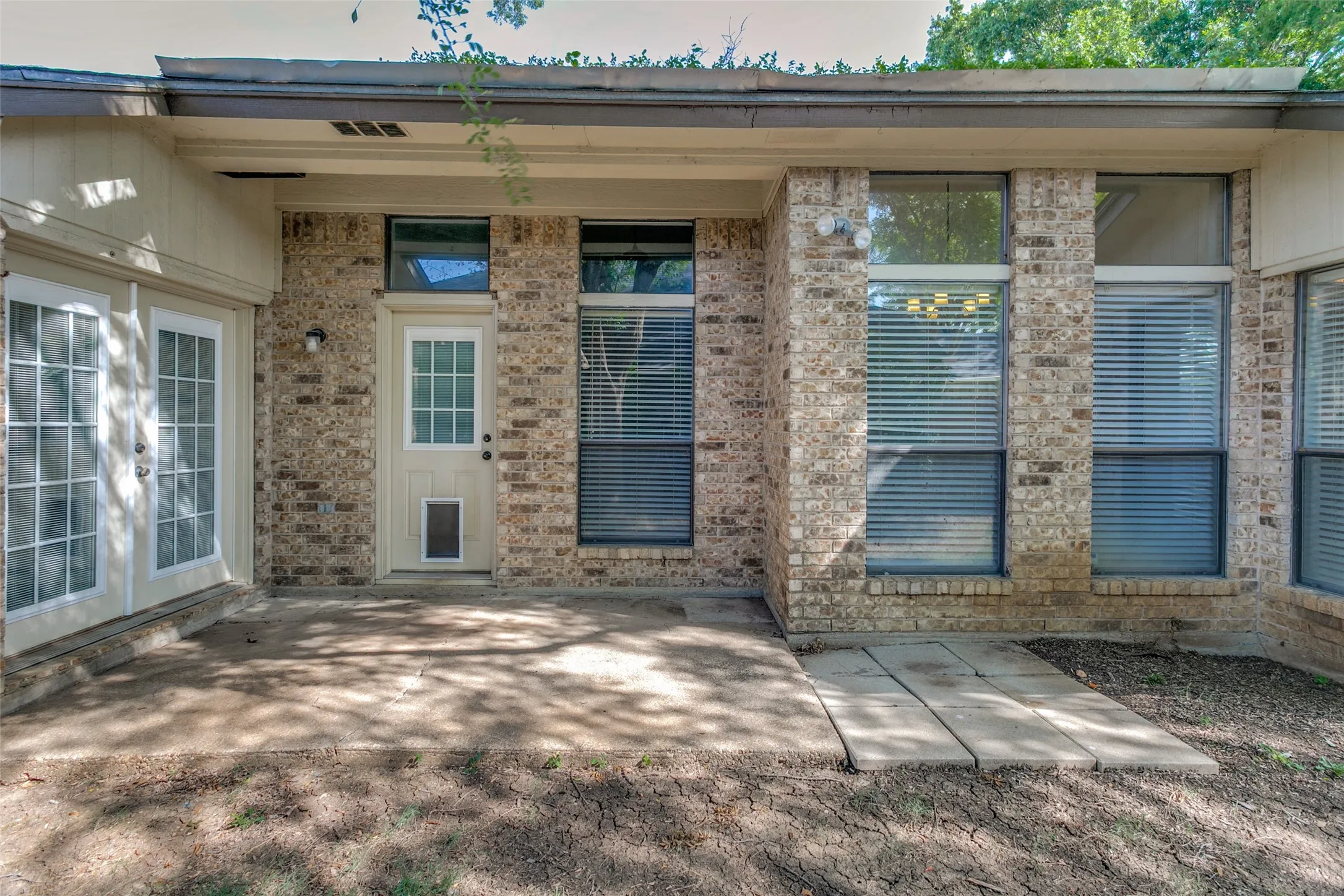 Single Family Residence For Sale in Tarrant County , 1103 Appleton Drive, Mansfield, Texas 76063, 3 Bedroom, 2 Bathroom, 2 Garage spaces, 1,547 Sqft, built in 1987, Price $339,900, mls#21314050, Real Estate Agent in Mansfield, Homes For Sale in Tarrant county, Homes For Sale in Mansfield, Realtor in Mansfield Texas, Real Estate Brokerage Independent Realty Texas, Luminita Cordes Realtor