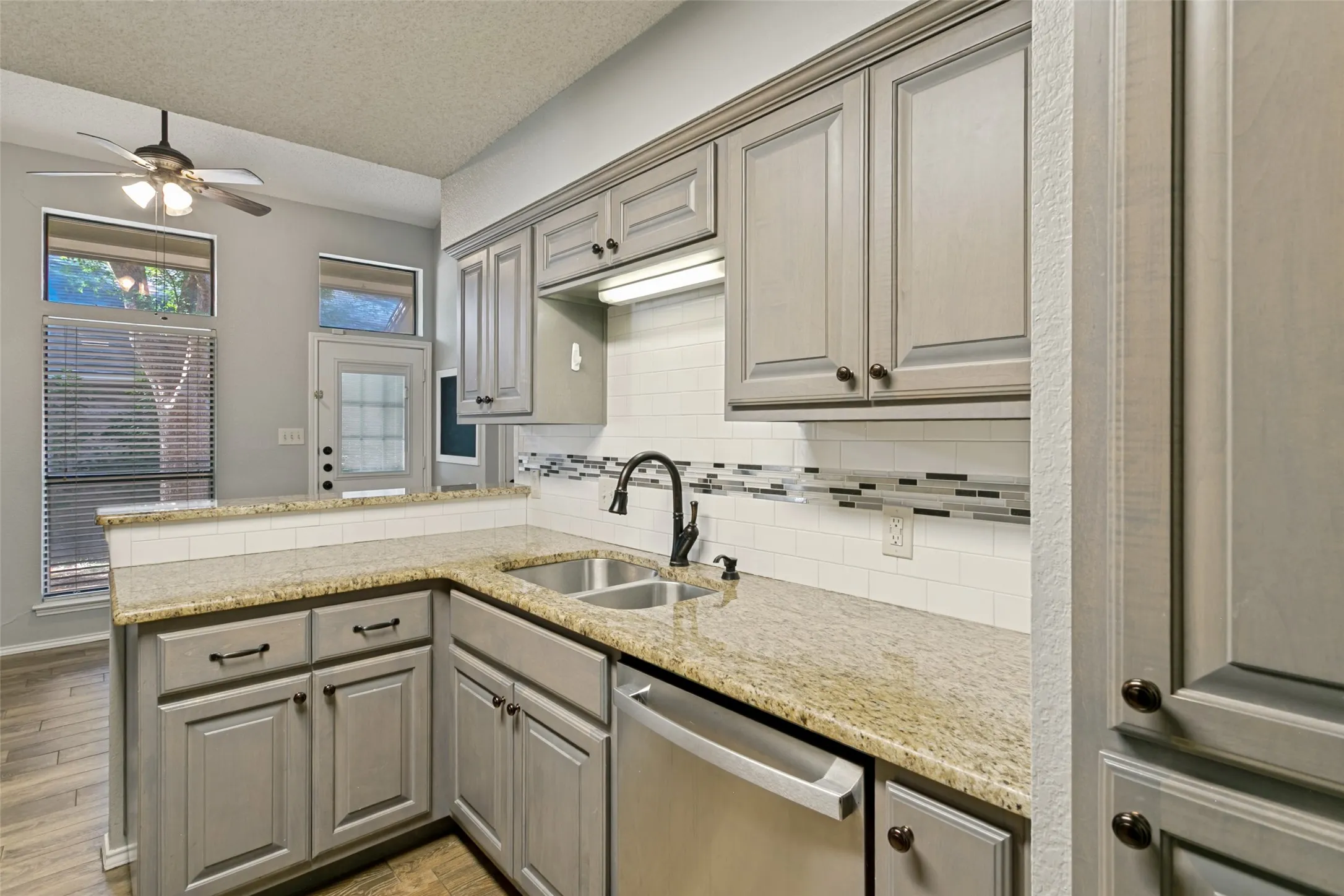 Single Family Residence For Sale in Tarrant County , 1103 Appleton Drive, Mansfield, Texas 76063, 3 Bedroom, 2 Bathroom, 2 Garage spaces, 1,547 Sqft, built in 1987, Price $339,900, mls#21314050, Real Estate Agent in Mansfield, Homes For Sale in Tarrant county, Homes For Sale in Mansfield, Realtor in Mansfield Texas, Real Estate Brokerage Independent Realty Texas, Luminita Cordes Realtor