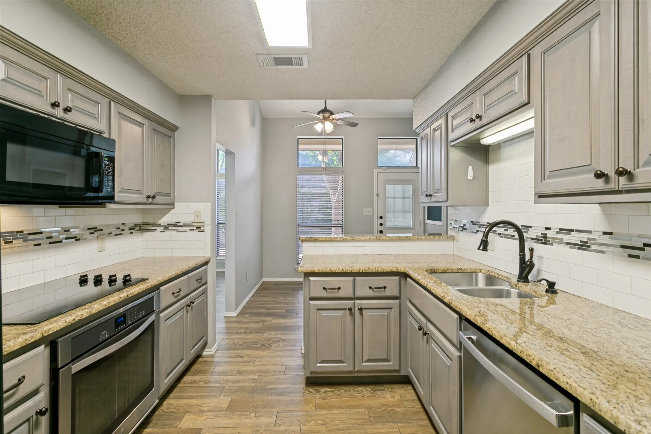Single Family Residence For Sale in Tarrant County , 1103 Appleton Drive, Mansfield, Texas 76063, 3 Bedroom, 2 Bathroom, 2 Garage spaces, 1,547 Sqft, built in 1987, Price $339,900, mls#21314050, Real Estate Agent in Mansfield, Homes For Sale in Tarrant county, Homes For Sale in Mansfield, Realtor in Mansfield Texas, Real Estate Brokerage Independent Realty Texas, Luminita Cordes Realtor