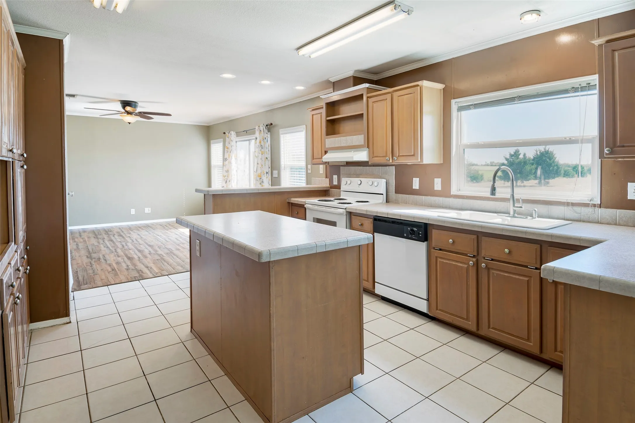 Manufactured Home For Rent in Collin County , 6477 County Road 179, Celina, Texas 75009, 4 Bedroom, 3 Bathroom, Garage spaces, 2,374 Sqft, built in 2001, mls#21314655, Real Estate Agent in Celina, Homes For Rent in Collin county, Homes For Rent in Celina, Realtor in Celina Texas, Real Estate Brokerage Independent Realty Texas, Luminita Cordes Realtor