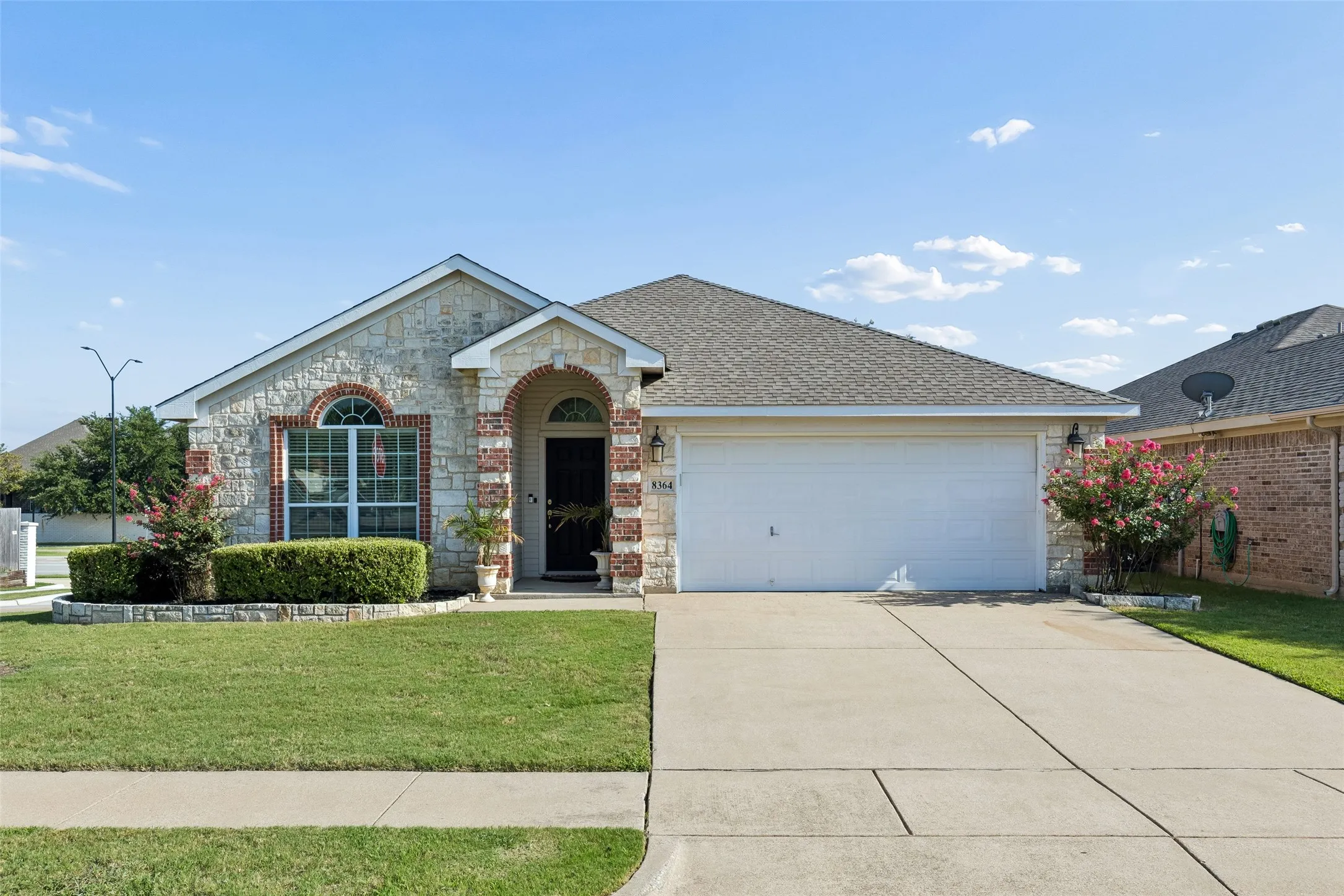 Single Family Residence For Sale in Tarrant County , 8364 Bowspirit Lane, Fort Worth, Texas 76053, 3 Bedroom, 2 Bathroom, 2 Garage spaces, 1,722 Sqft, built in 2003, mls#21314707, Real Estate Agent in Fort Worth, Homes For Sale in Tarrant county, Homes For Sale in Fort Worth, Realtor in Fort Worth Texas, Real Estate Brokerage Independent Realty Texas, Luminita Cordes Realtor