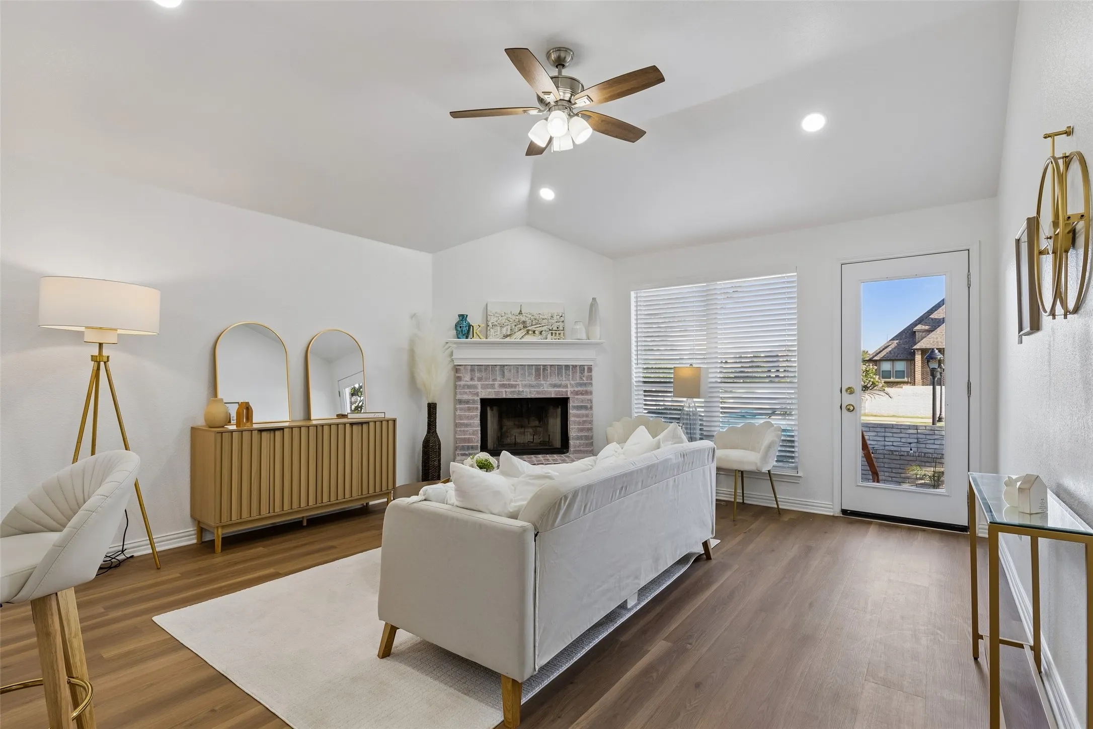 Single Family Residence For Sale in Tarrant County , 8364 Bowspirit Lane, Fort Worth, Texas 76053, 3 Bedroom, 2 Bathroom, 2 Garage spaces, 1,722 Sqft, built in 2003, mls#21314707, Real Estate Agent in Fort Worth, Homes For Sale in Tarrant county, Homes For Sale in Fort Worth, Realtor in Fort Worth Texas, Real Estate Brokerage Independent Realty Texas, Luminita Cordes Realtor