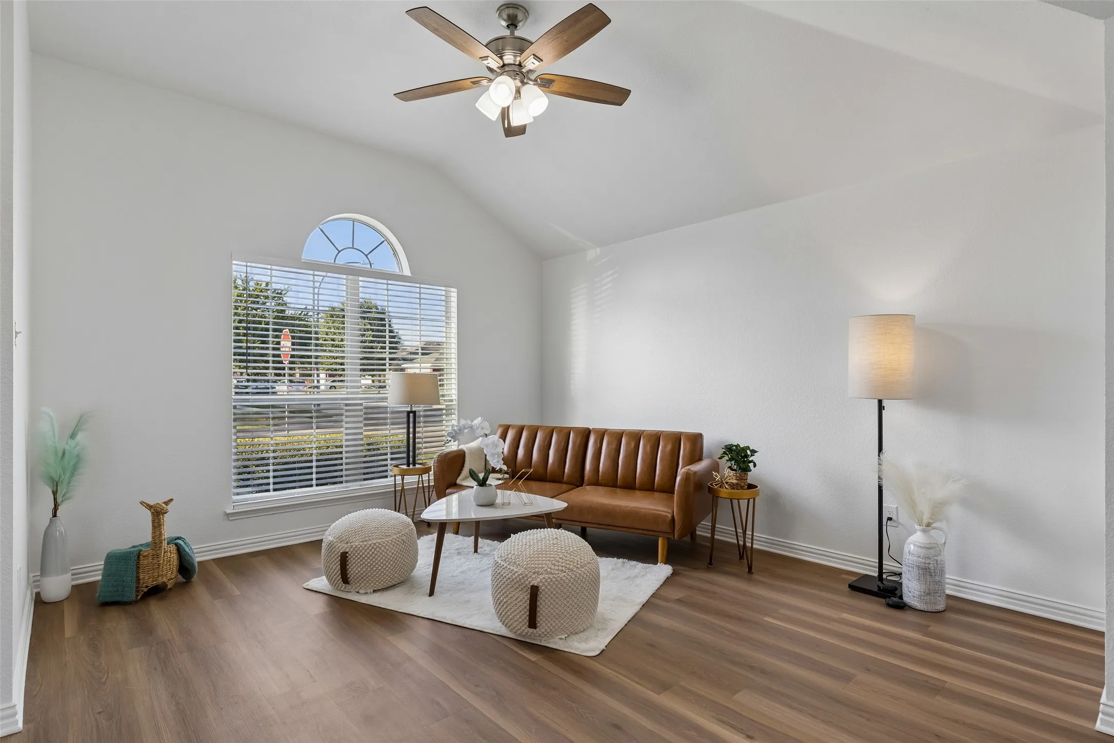 Single Family Residence For Sale in Tarrant County , 8364 Bowspirit Lane, Fort Worth, Texas 76053, 3 Bedroom, 2 Bathroom, 2 Garage spaces, 1,722 Sqft, built in 2003, mls#21314707, Real Estate Agent in Fort Worth, Homes For Sale in Tarrant county, Homes For Sale in Fort Worth, Realtor in Fort Worth Texas, Real Estate Brokerage Independent Realty Texas, Luminita Cordes Realtor