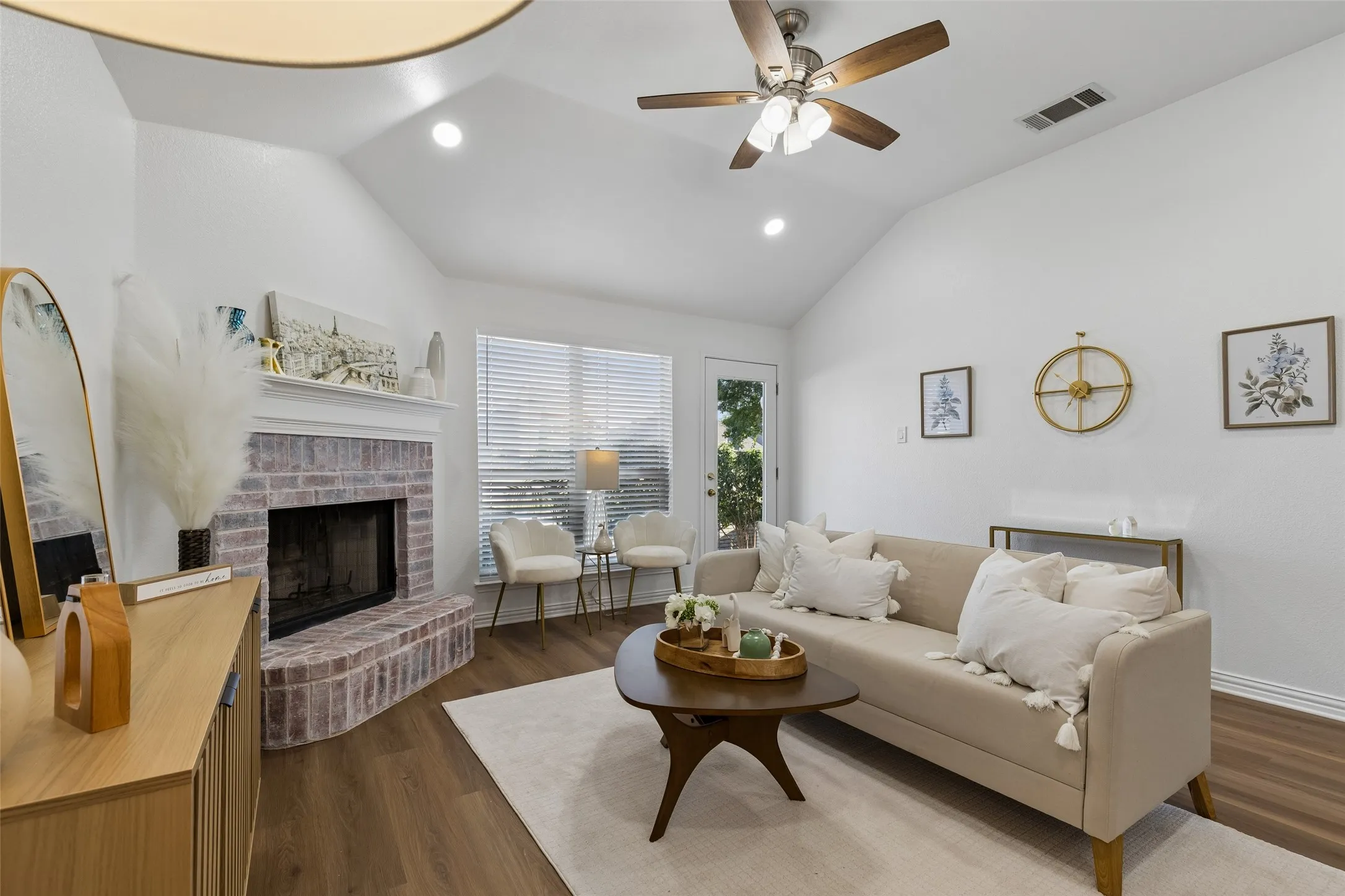 Single Family Residence For Sale in Tarrant County , 8364 Bowspirit Lane, Fort Worth, Texas 76053, 3 Bedroom, 2 Bathroom, 2 Garage spaces, 1,722 Sqft, built in 2003, mls#21314707, Real Estate Agent in Fort Worth, Homes For Sale in Tarrant county, Homes For Sale in Fort Worth, Realtor in Fort Worth Texas, Real Estate Brokerage Independent Realty Texas, Luminita Cordes Realtor