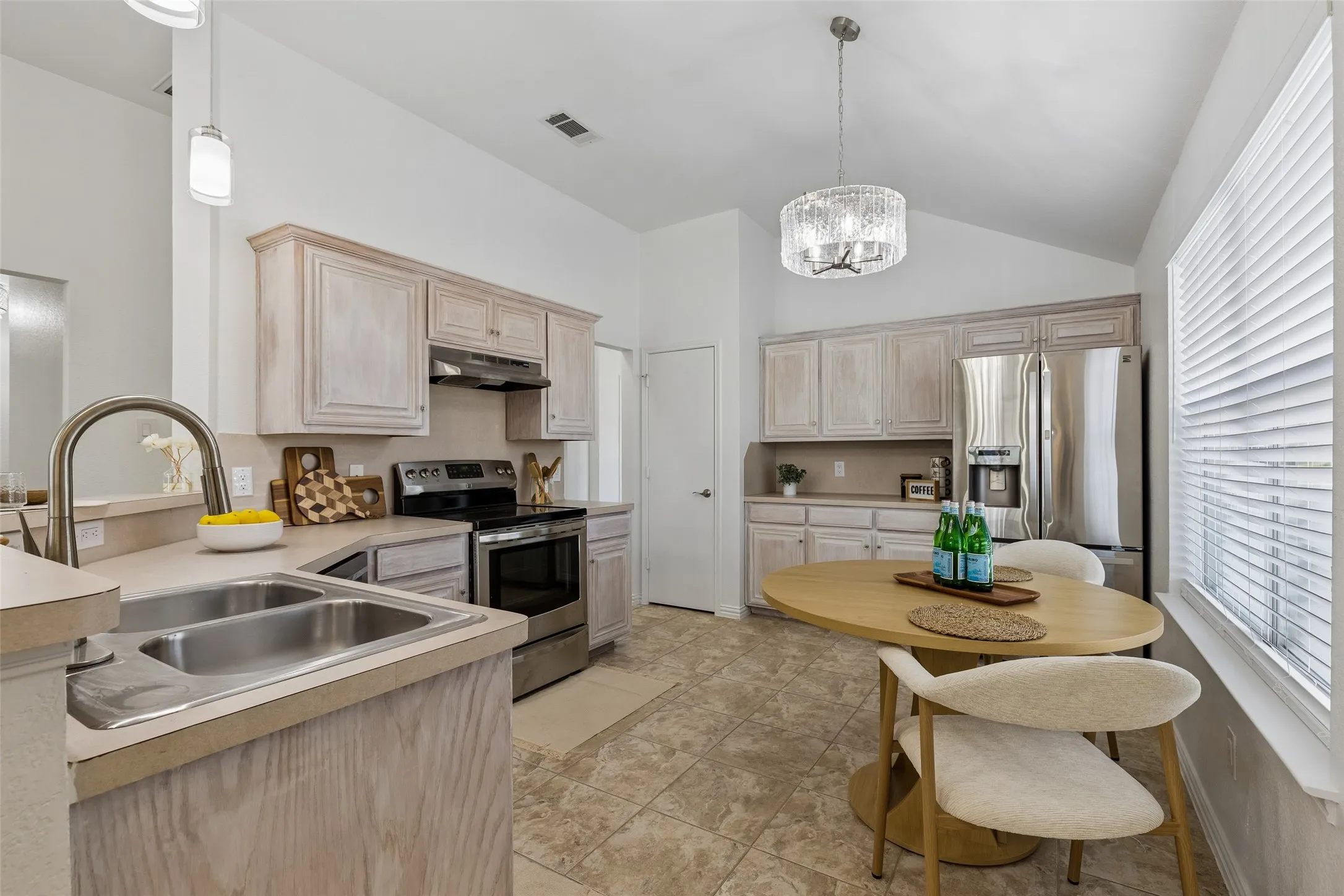 Single Family Residence For Sale in Tarrant County , 8364 Bowspirit Lane, Fort Worth, Texas 76053, 3 Bedroom, 2 Bathroom, 2 Garage spaces, 1,722 Sqft, built in 2003, mls#21314707, Real Estate Agent in Fort Worth, Homes For Sale in Tarrant county, Homes For Sale in Fort Worth, Realtor in Fort Worth Texas, Real Estate Brokerage Independent Realty Texas, Luminita Cordes Realtor