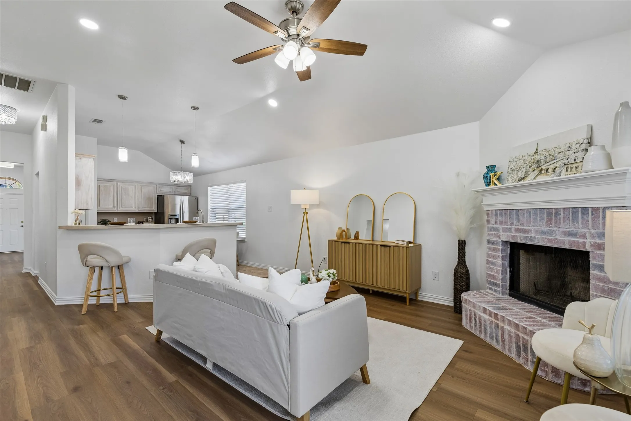 Single Family Residence For Sale in Tarrant County , 8364 Bowspirit Lane, Fort Worth, Texas 76053, 3 Bedroom, 2 Bathroom, 2 Garage spaces, 1,722 Sqft, built in 2003, mls#21314707, Real Estate Agent in Fort Worth, Homes For Sale in Tarrant county, Homes For Sale in Fort Worth, Realtor in Fort Worth Texas, Real Estate Brokerage Independent Realty Texas, Luminita Cordes Realtor