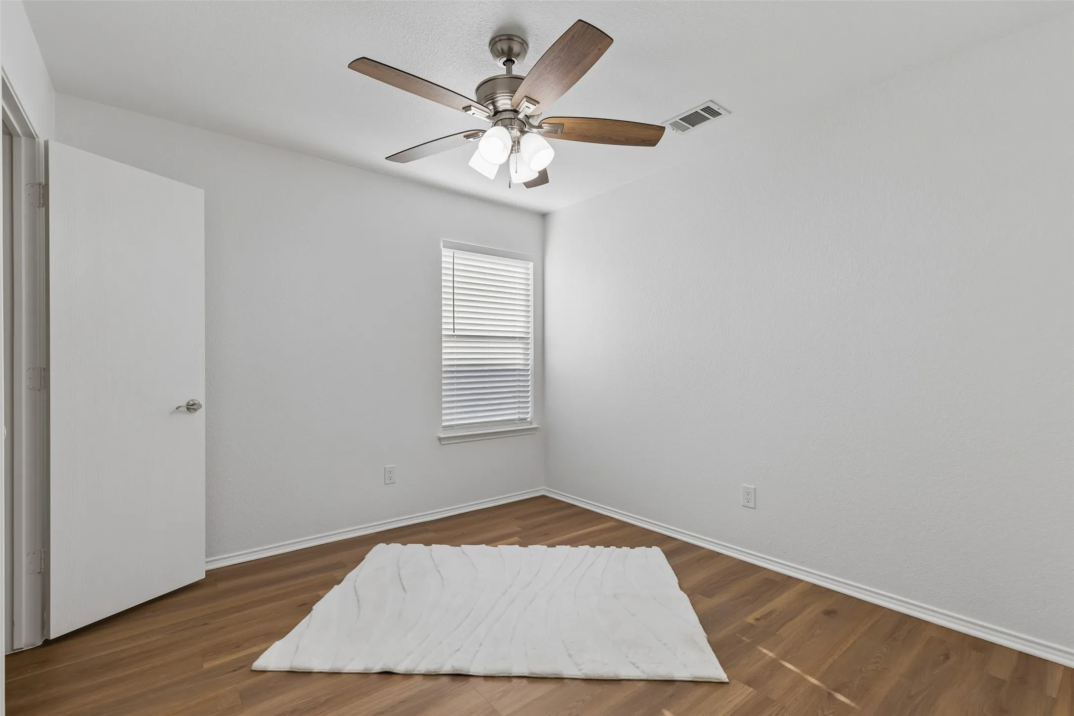 Single Family Residence For Sale in Tarrant County , 8364 Bowspirit Lane, Fort Worth, Texas 76053, 3 Bedroom, 2 Bathroom, 2 Garage spaces, 1,722 Sqft, built in 2003, mls#21314707, Real Estate Agent in Fort Worth, Homes For Sale in Tarrant county, Homes For Sale in Fort Worth, Realtor in Fort Worth Texas, Real Estate Brokerage Independent Realty Texas, Luminita Cordes Realtor