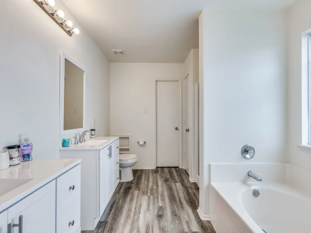 Single Family Residence For Sale in Tarrant County , 6701 Kinross Drive, Arlington, Texas 76002, 4 Bedrooms, 3 Bathrooms, Garage spaces, 2,708 Sqft, built in 2003, Price $410,000, mls#21294459, Real Estate Agent in Arlington, Homes For Sale in Tarrant county, Homes For Sale in Arlington, Realtor in Arlington Texas, Real Estate Brokerage Independent Realty Texas, Luminita Cordes Realtor