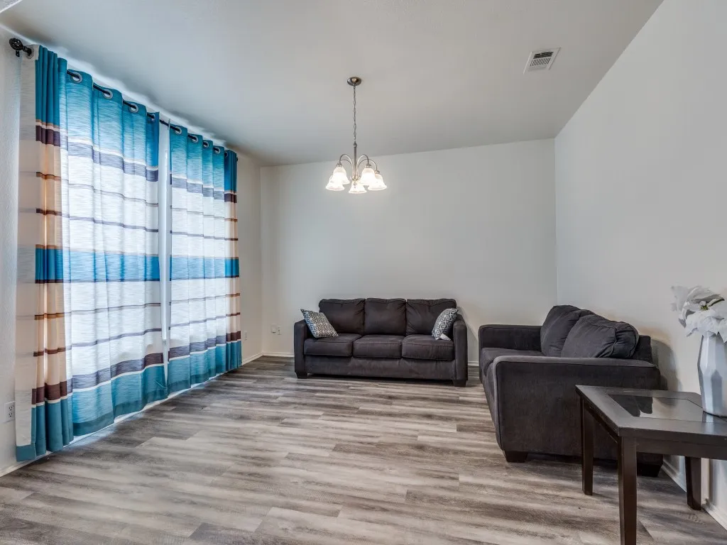 Single Family Residence For Sale in Tarrant County , 6701 Kinross Drive, Arlington, Texas 76002, 4 Bedrooms, 3 Bathrooms, Garage spaces, 2,708 Sqft, built in 2003, Price $410,000, mls#21294459, Real Estate Agent in Arlington, Homes For Sale in Tarrant county, Homes For Sale in Arlington, Realtor in Arlington Texas, Real Estate Brokerage Independent Realty Texas, Luminita Cordes Realtor