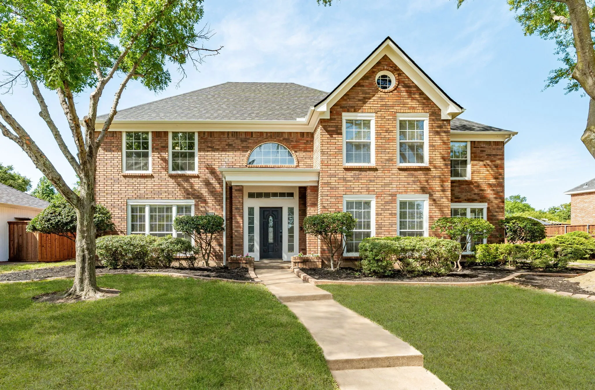 Single Family Residence For Sale in Denton County , 725 Tartan Trail, Highland Village, Texas 75077, 4 Bedroom, 4 Bathroom, 3 Garage spaces, 3,964 Sqft, built in 1988, mls#21314110, Real Estate Agent in Highland Village, Homes For Sale in Denton county, Homes For Sale in Highland Village, Realtor in Highland Village Texas, Real Estate Brokerage Independent Realty Texas, Luminita Cordes Realtor