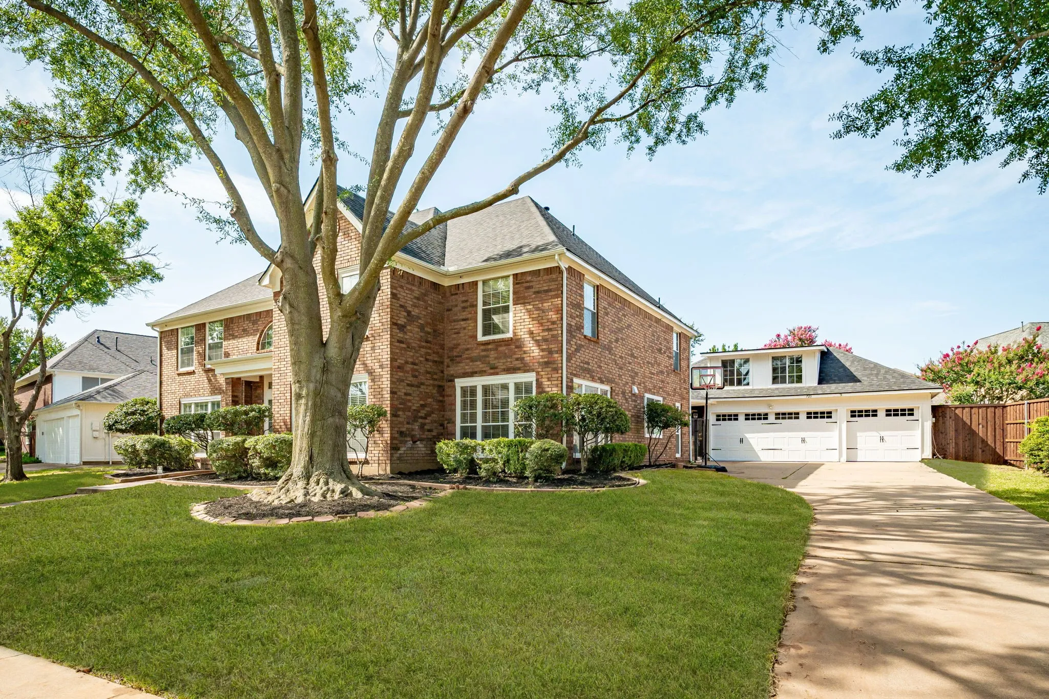 Single Family Residence For Sale in Denton County , 725 Tartan Trail, Highland Village, Texas 75077, 4 Bedroom, 4 Bathroom, 3 Garage spaces, 3,964 Sqft, built in 1988, mls#21314110, Real Estate Agent in Highland Village, Homes For Sale in Denton county, Homes For Sale in Highland Village, Realtor in Highland Village Texas, Real Estate Brokerage Independent Realty Texas, Luminita Cordes Realtor