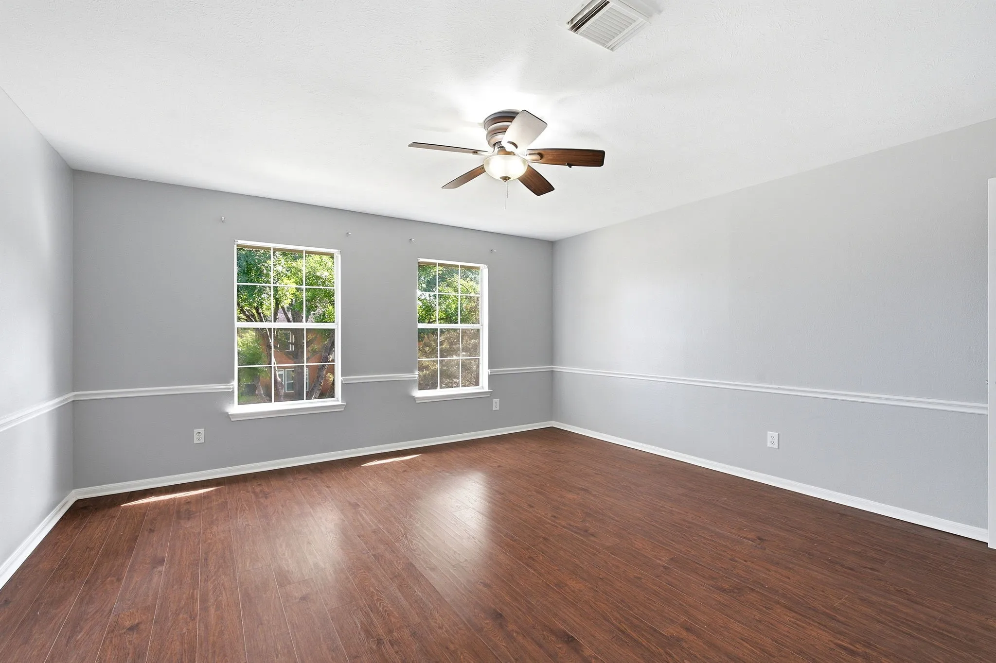 Single Family Residence For Sale in Denton County , 725 Tartan Trail, Highland Village, Texas 75077, 4 Bedroom, 4 Bathroom, 3 Garage spaces, 3,964 Sqft, built in 1988, mls#21314110, Real Estate Agent in Highland Village, Homes For Sale in Denton county, Homes For Sale in Highland Village, Realtor in Highland Village Texas, Real Estate Brokerage Independent Realty Texas, Luminita Cordes Realtor