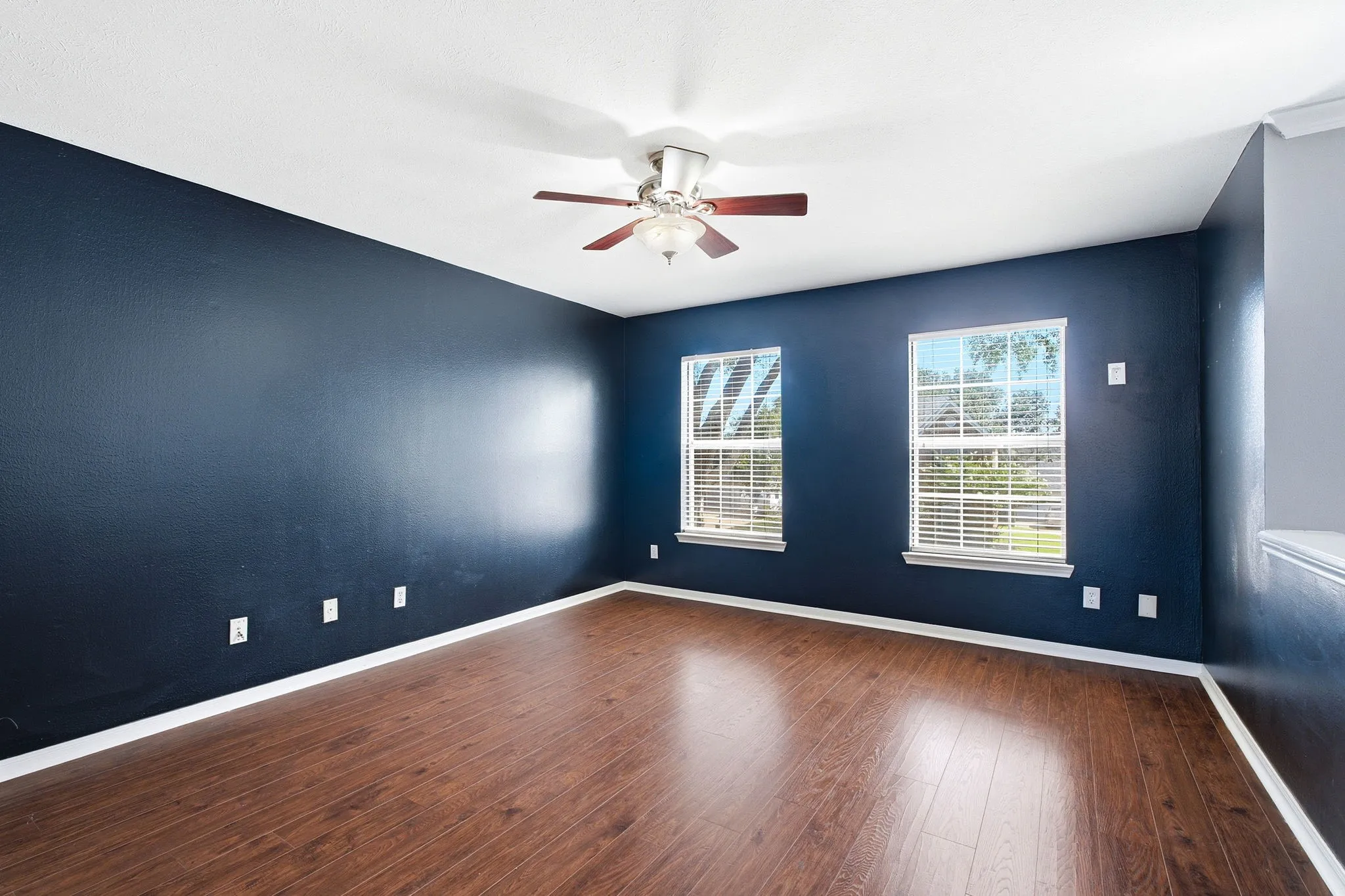 Single Family Residence For Sale in Denton County , 725 Tartan Trail, Highland Village, Texas 75077, 4 Bedroom, 4 Bathroom, 3 Garage spaces, 3,964 Sqft, built in 1988, mls#21314110, Real Estate Agent in Highland Village, Homes For Sale in Denton county, Homes For Sale in Highland Village, Realtor in Highland Village Texas, Real Estate Brokerage Independent Realty Texas, Luminita Cordes Realtor