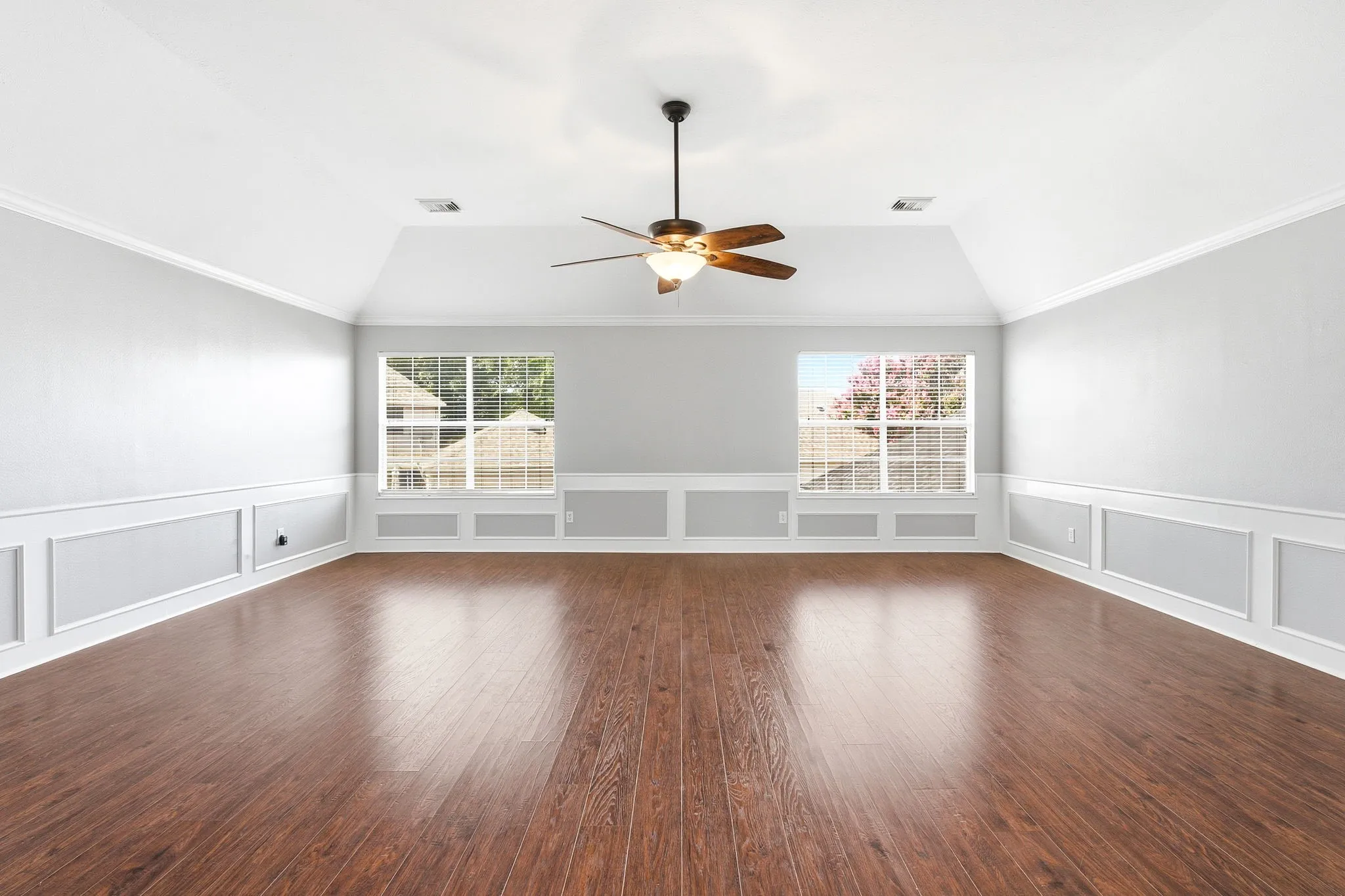 Single Family Residence For Sale in Denton County , 725 Tartan Trail, Highland Village, Texas 75077, 4 Bedroom, 4 Bathroom, 3 Garage spaces, 3,964 Sqft, built in 1988, mls#21314110, Real Estate Agent in Highland Village, Homes For Sale in Denton county, Homes For Sale in Highland Village, Realtor in Highland Village Texas, Real Estate Brokerage Independent Realty Texas, Luminita Cordes Realtor