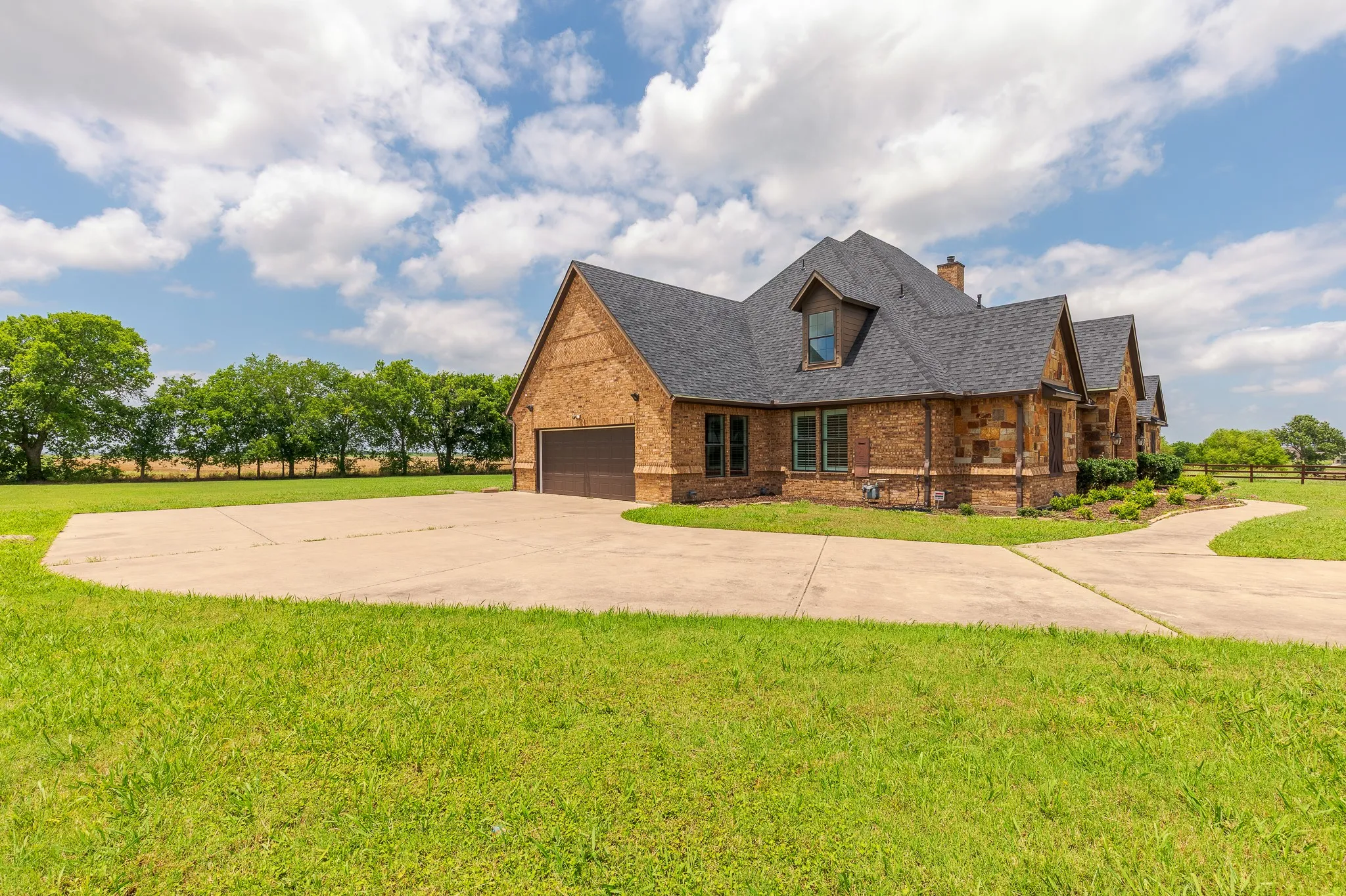 Single Family Residence For Sale in Collin County , 3400 N Preston Lakes Drive, Celina, Texas 75009, 5 Bedroom, 4 Bathroom, 2 Garage spaces, 3,922 Sqft, built in 2011, Price $1,350,000, mls#21308931, Real Estate Agent in Celina, Homes For Sale in Collin county, Homes For Sale in Celina, Realtor in Celina Texas, Real Estate Brokerage Independent Realty Texas, Luminita Cordes Realtor