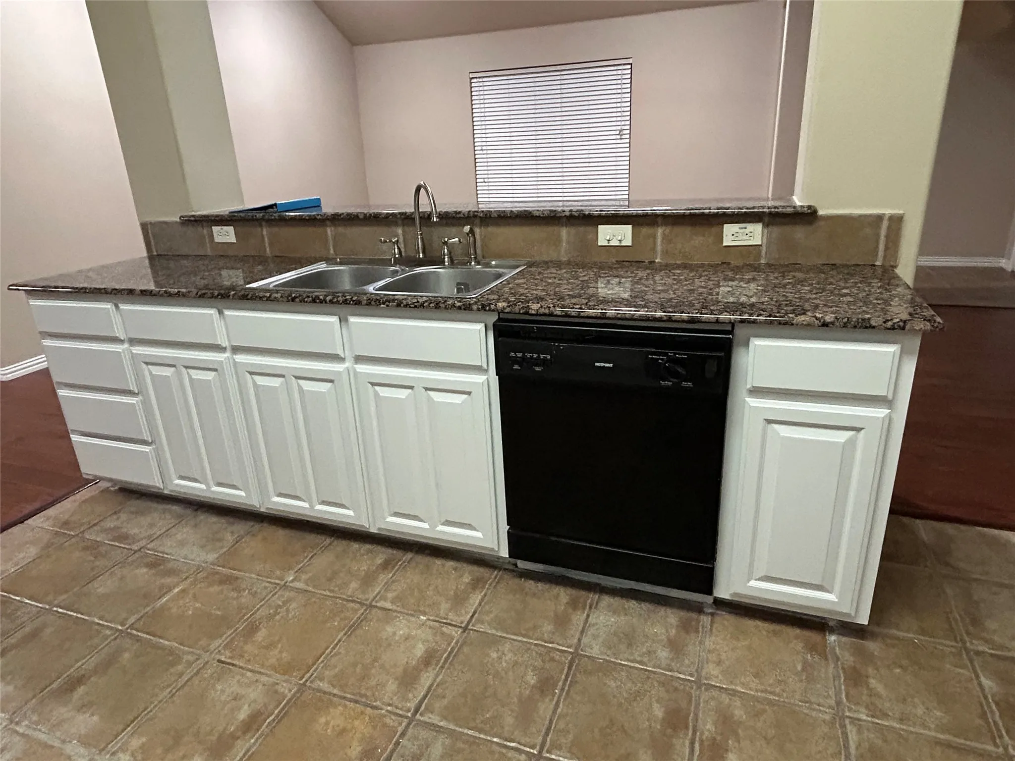 Single Family Residence For Sale in Mc Lennan County , 2409 Tigua Court, Waco, Texas 76712, 3 Bedrooms, 2 Bathrooms, 2 Garage spaces, 1,585 Sqft, built in 2006, Price $285,000, mls#21314068, Real Estate Agent in Waco, Homes For Sale in Mc Lennan county, Homes For Sale in Waco, Realtor in Waco Texas, Real Estate Brokerage Independent Realty Texas, Luminita Cordes Realtor