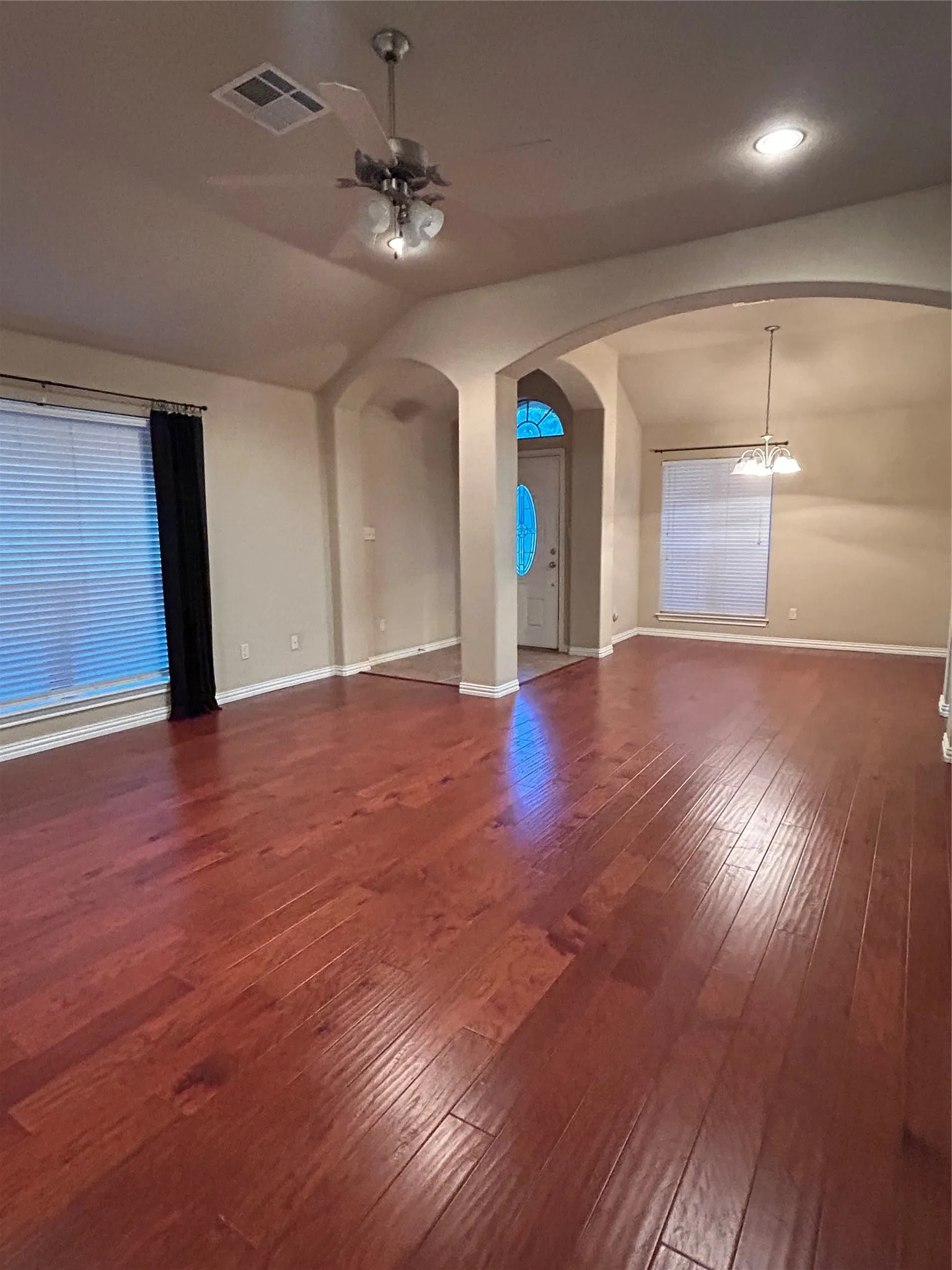 Single Family Residence For Sale in Mc Lennan County , 2409 Tigua Court, Waco, Texas 76712, 3 Bedrooms, 2 Bathrooms, 2 Garage spaces, 1,585 Sqft, built in 2006, Price $285,000, mls#21314068, Real Estate Agent in Waco, Homes For Sale in Mc Lennan county, Homes For Sale in Waco, Realtor in Waco Texas, Real Estate Brokerage Independent Realty Texas, Luminita Cordes Realtor