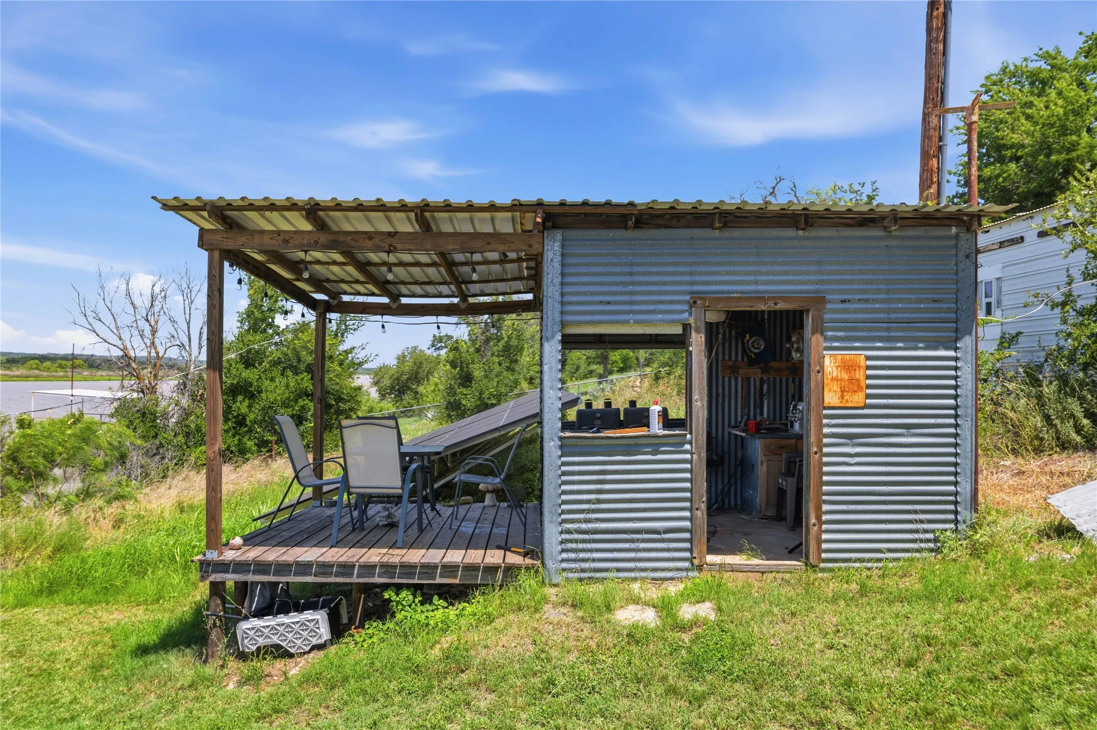 Mobile Home For Sale in Brown County , 9401 County Road 456, Brownwood, Texas 76801, 3 Bedroom, 2 Bathroom, Garage spaces, 1,236 Sqft, built in 1976, mls#21312619, Real Estate Agent in Brownwood, Homes For Sale in Brown county, Homes For Sale in Brownwood, Realtor in Brownwood Texas, Real Estate Brokerage Independent Realty Texas, Luminita Cordes Realtor