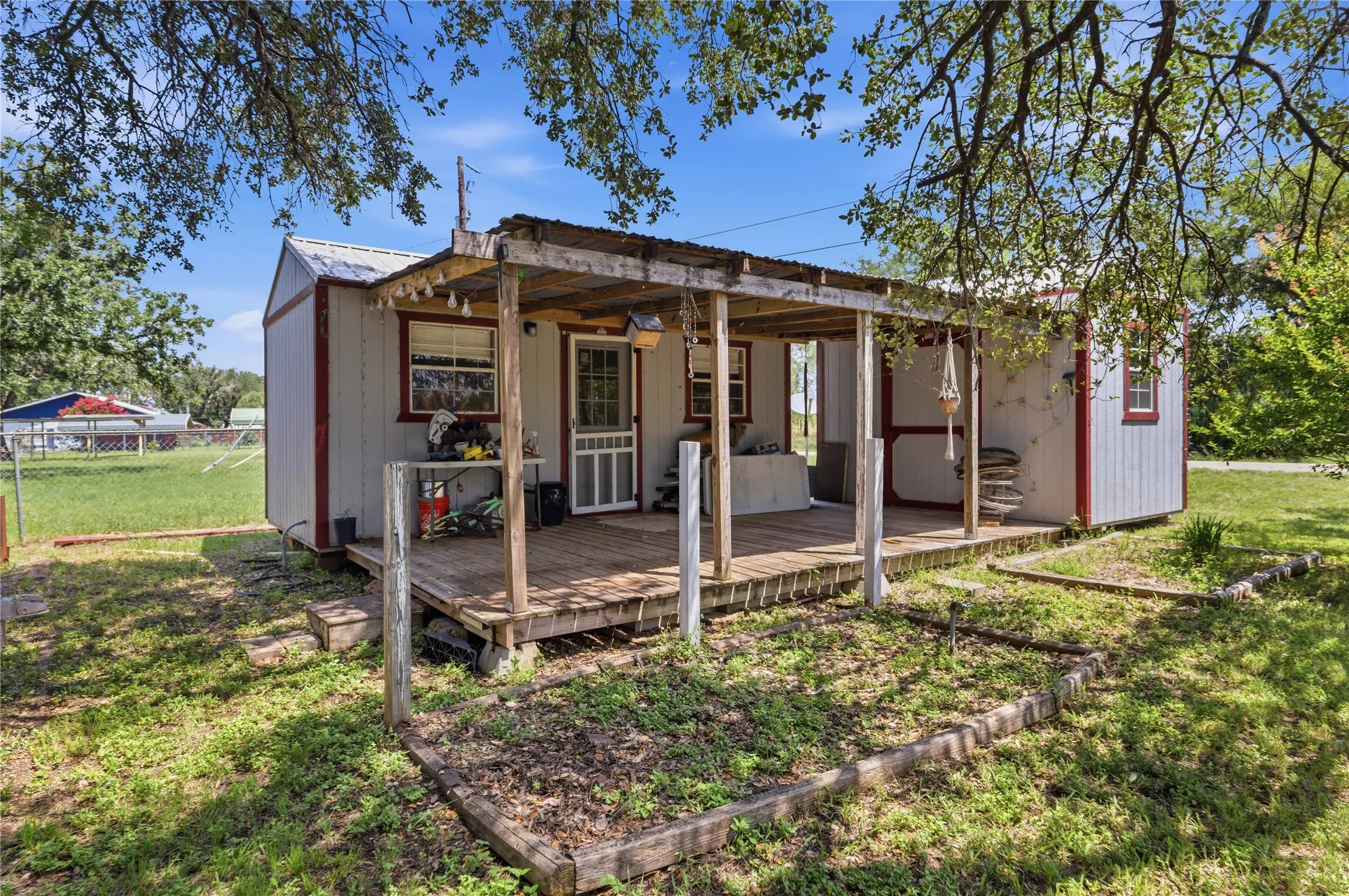 Mobile Home For Sale in Brown County , 9401 County Road 456, Brownwood, Texas 76801, 3 Bedroom, 2 Bathroom, Garage spaces, 1,236 Sqft, built in 1976, mls#21312619, Real Estate Agent in Brownwood, Homes For Sale in Brown county, Homes For Sale in Brownwood, Realtor in Brownwood Texas, Real Estate Brokerage Independent Realty Texas, Luminita Cordes Realtor