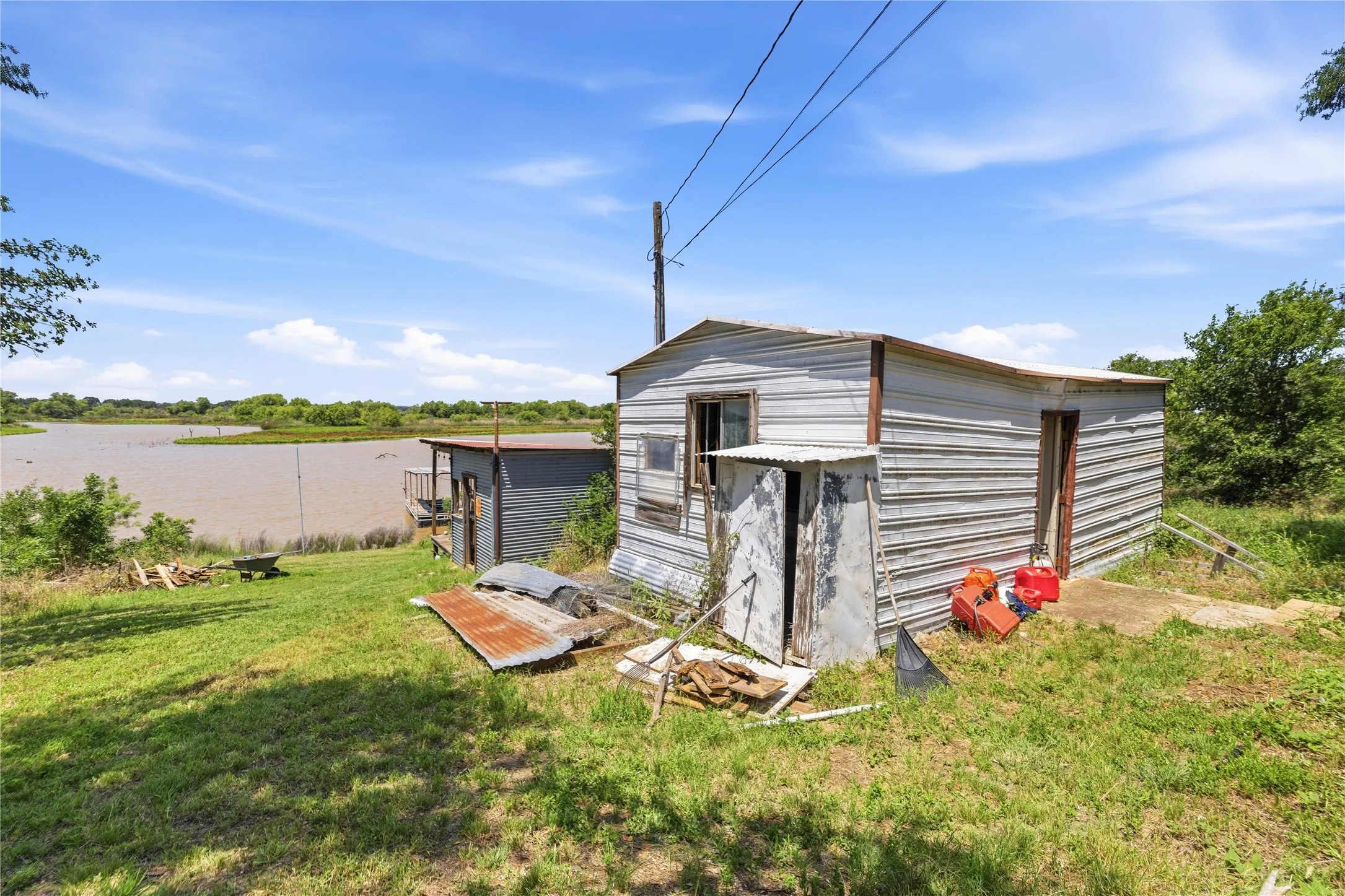 Mobile Home For Sale in Brown County , 9401 County Road 456, Brownwood, Texas 76801, 3 Bedroom, 2 Bathroom, Garage spaces, 1,236 Sqft, built in 1976, mls#21312619, Real Estate Agent in Brownwood, Homes For Sale in Brown county, Homes For Sale in Brownwood, Realtor in Brownwood Texas, Real Estate Brokerage Independent Realty Texas, Luminita Cordes Realtor
