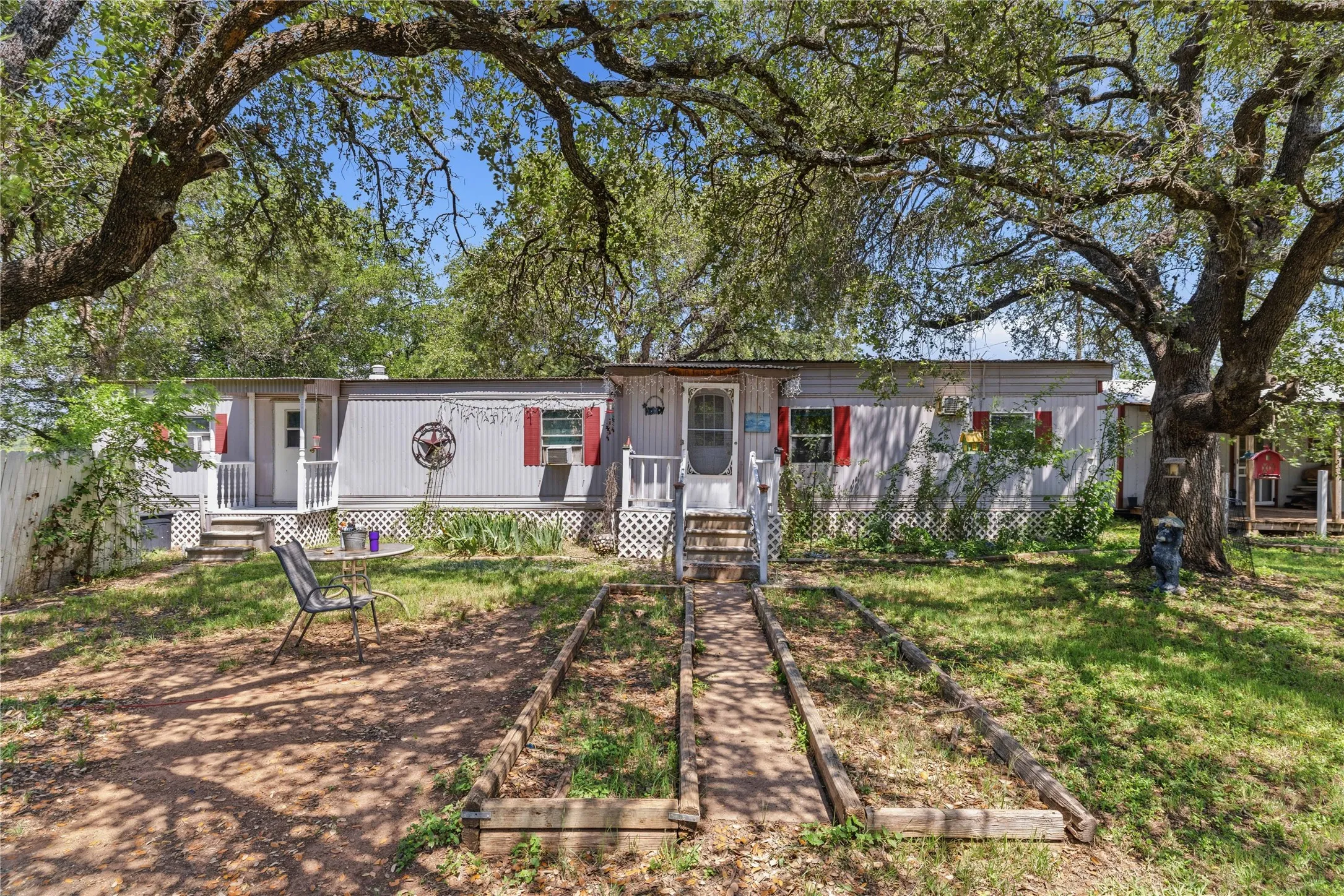 Mobile Home For Sale in Brown County , 9401 County Road 456, Brownwood, Texas 76801, 3 Bedroom, 2 Bathroom, Garage spaces, 1,236 Sqft, built in 1976, mls#21312619, Real Estate Agent in Brownwood, Homes For Sale in Brown county, Homes For Sale in Brownwood, Realtor in Brownwood Texas, Real Estate Brokerage Independent Realty Texas, Luminita Cordes Realtor