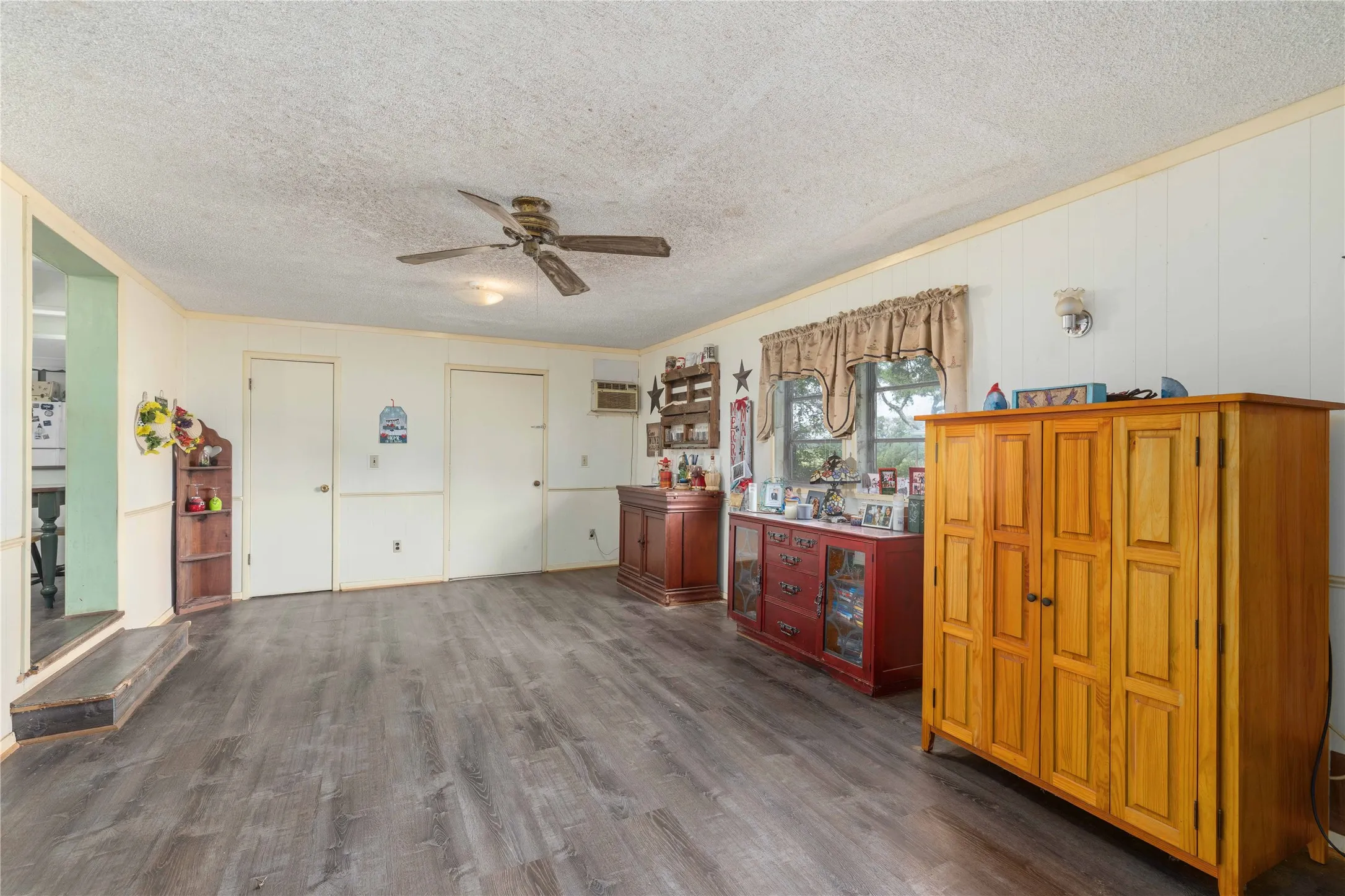 Mobile Home For Sale in Brown County , 9401 County Road 456, Brownwood, Texas 76801, 3 Bedroom, 2 Bathroom, Garage spaces, 1,236 Sqft, built in 1976, mls#21312619, Real Estate Agent in Brownwood, Homes For Sale in Brown county, Homes For Sale in Brownwood, Realtor in Brownwood Texas, Real Estate Brokerage Independent Realty Texas, Luminita Cordes Realtor