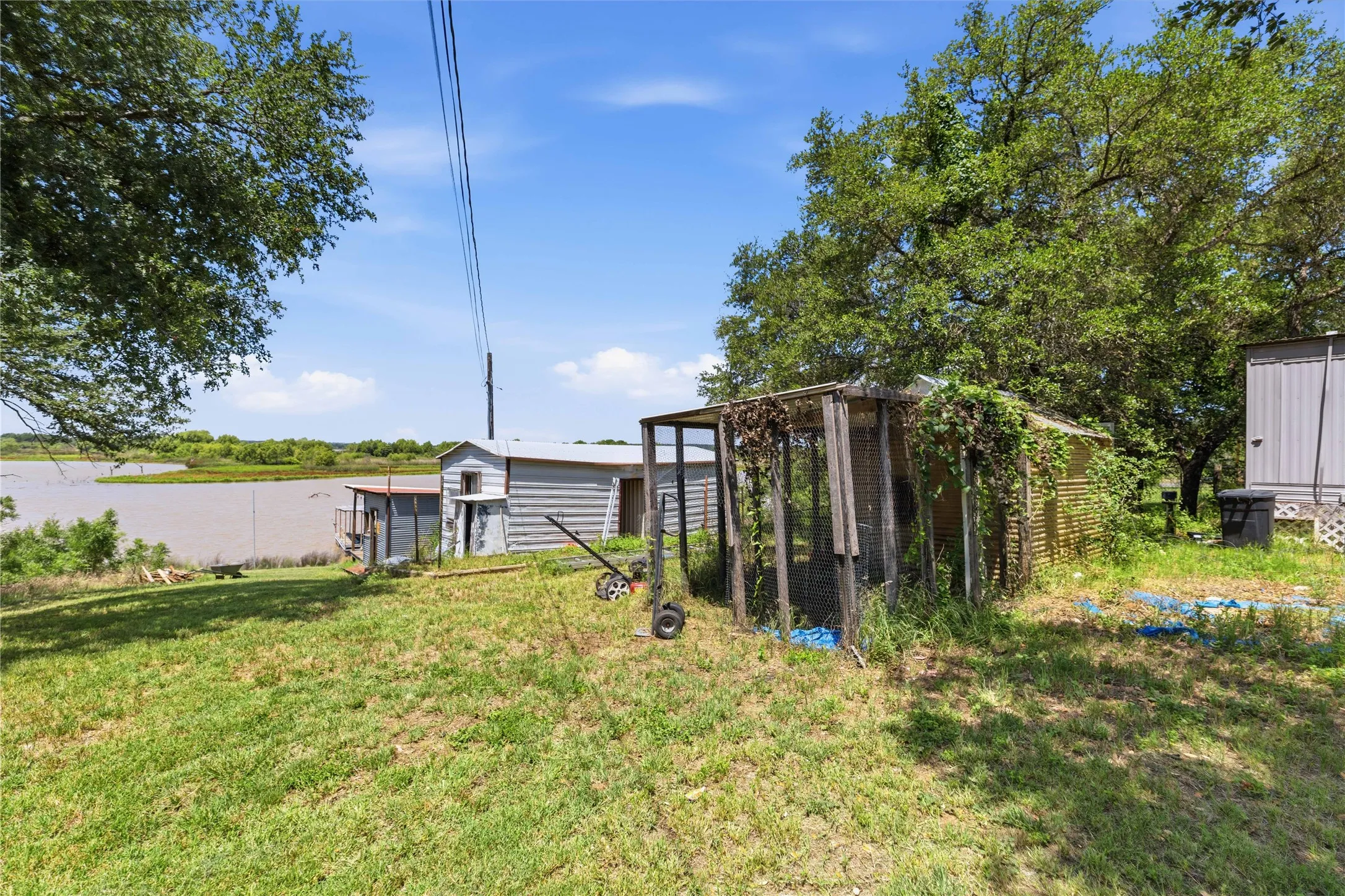Mobile Home For Sale in Brown County , 9401 County Road 456, Brownwood, Texas 76801, 3 Bedroom, 2 Bathroom, Garage spaces, 1,236 Sqft, built in 1976, mls#21312619, Real Estate Agent in Brownwood, Homes For Sale in Brown county, Homes For Sale in Brownwood, Realtor in Brownwood Texas, Real Estate Brokerage Independent Realty Texas, Luminita Cordes Realtor