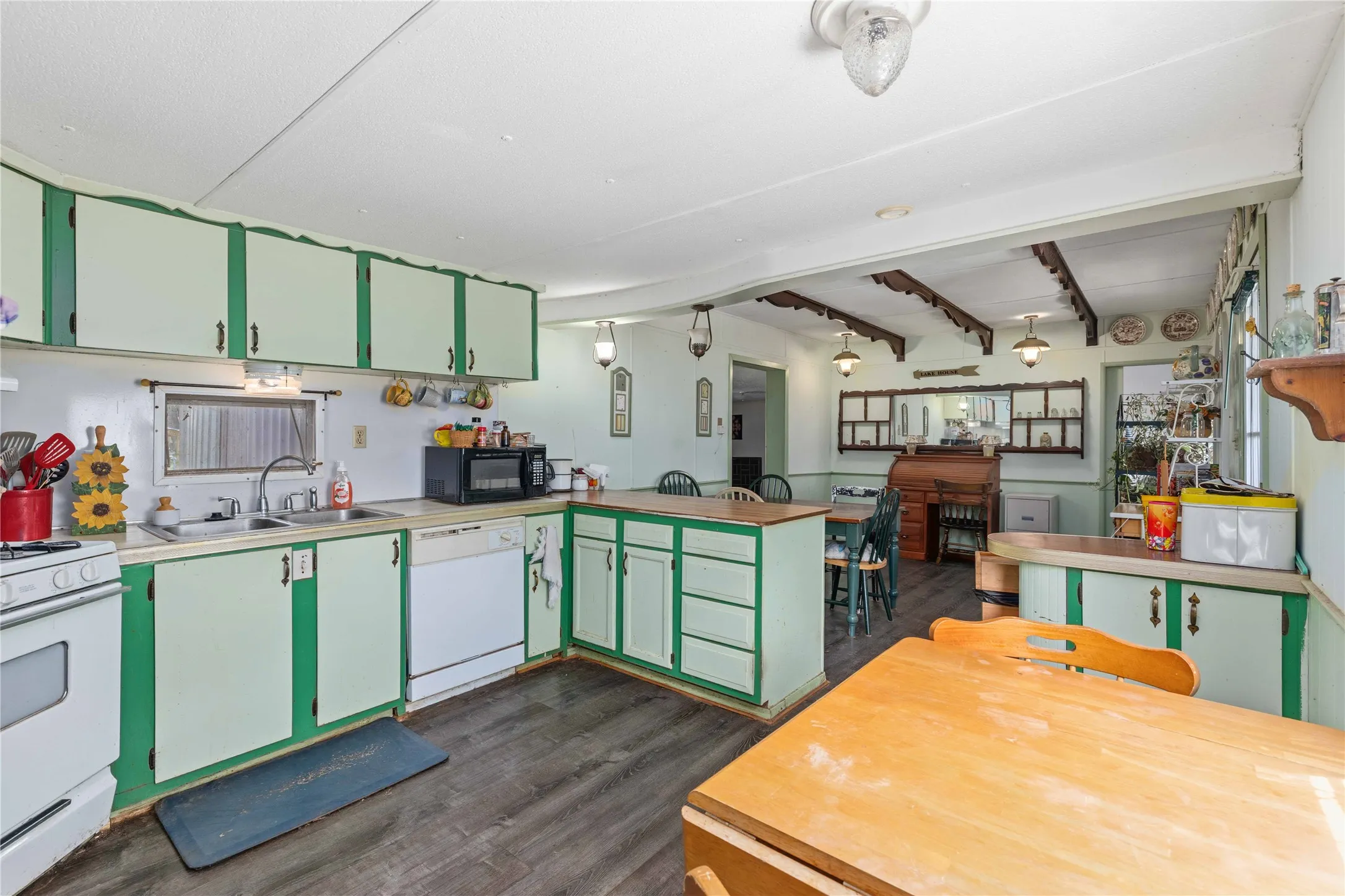 Mobile Home For Sale in Brown County , 9401 County Road 456, Brownwood, Texas 76801, 3 Bedroom, 2 Bathroom, Garage spaces, 1,236 Sqft, built in 1976, mls#21312619, Real Estate Agent in Brownwood, Homes For Sale in Brown county, Homes For Sale in Brownwood, Realtor in Brownwood Texas, Real Estate Brokerage Independent Realty Texas, Luminita Cordes Realtor