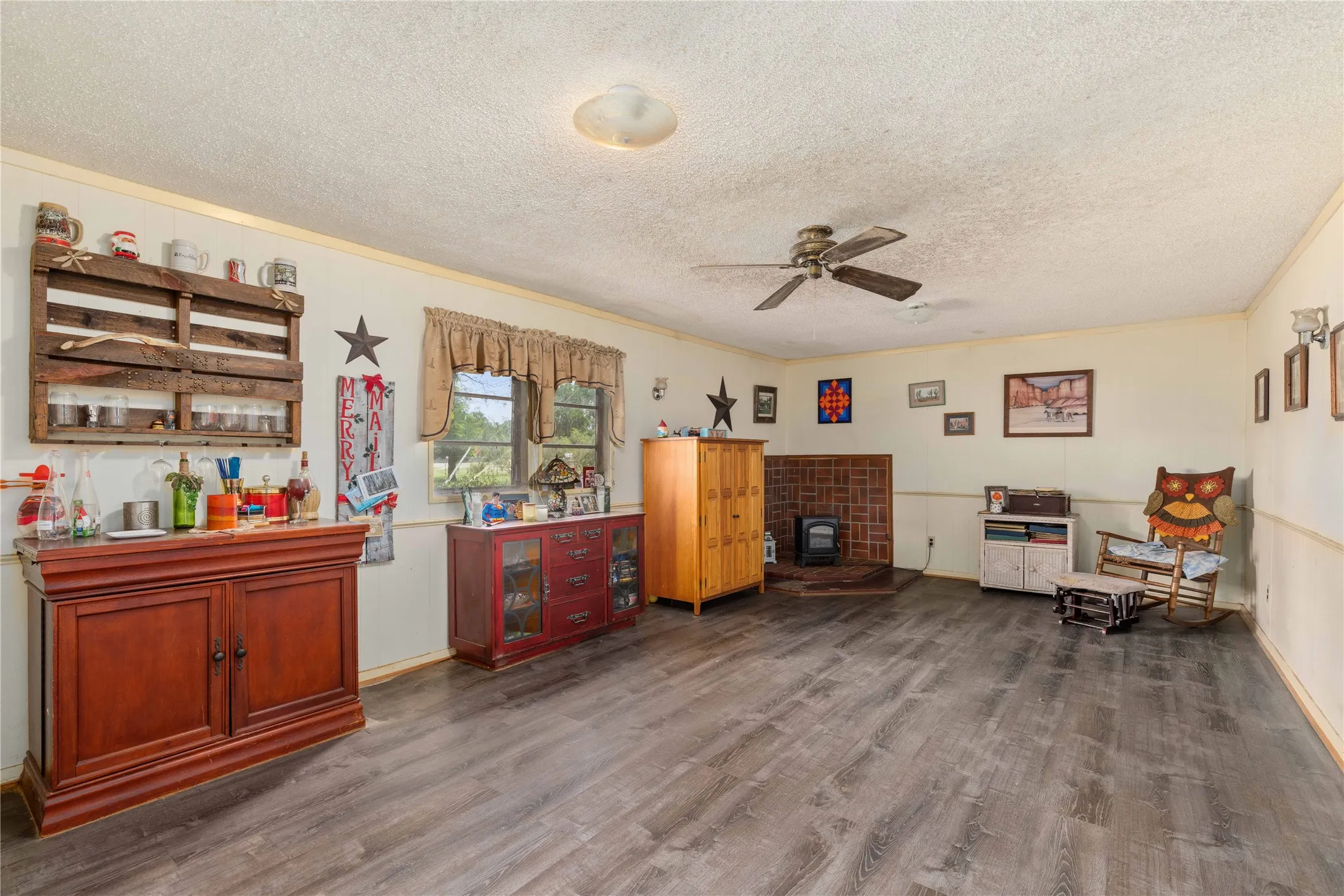 Mobile Home For Sale in Brown County , 9401 County Road 456, Brownwood, Texas 76801, 3 Bedroom, 2 Bathroom, Garage spaces, 1,236 Sqft, built in 1976, mls#21312619, Real Estate Agent in Brownwood, Homes For Sale in Brown county, Homes For Sale in Brownwood, Realtor in Brownwood Texas, Real Estate Brokerage Independent Realty Texas, Luminita Cordes Realtor