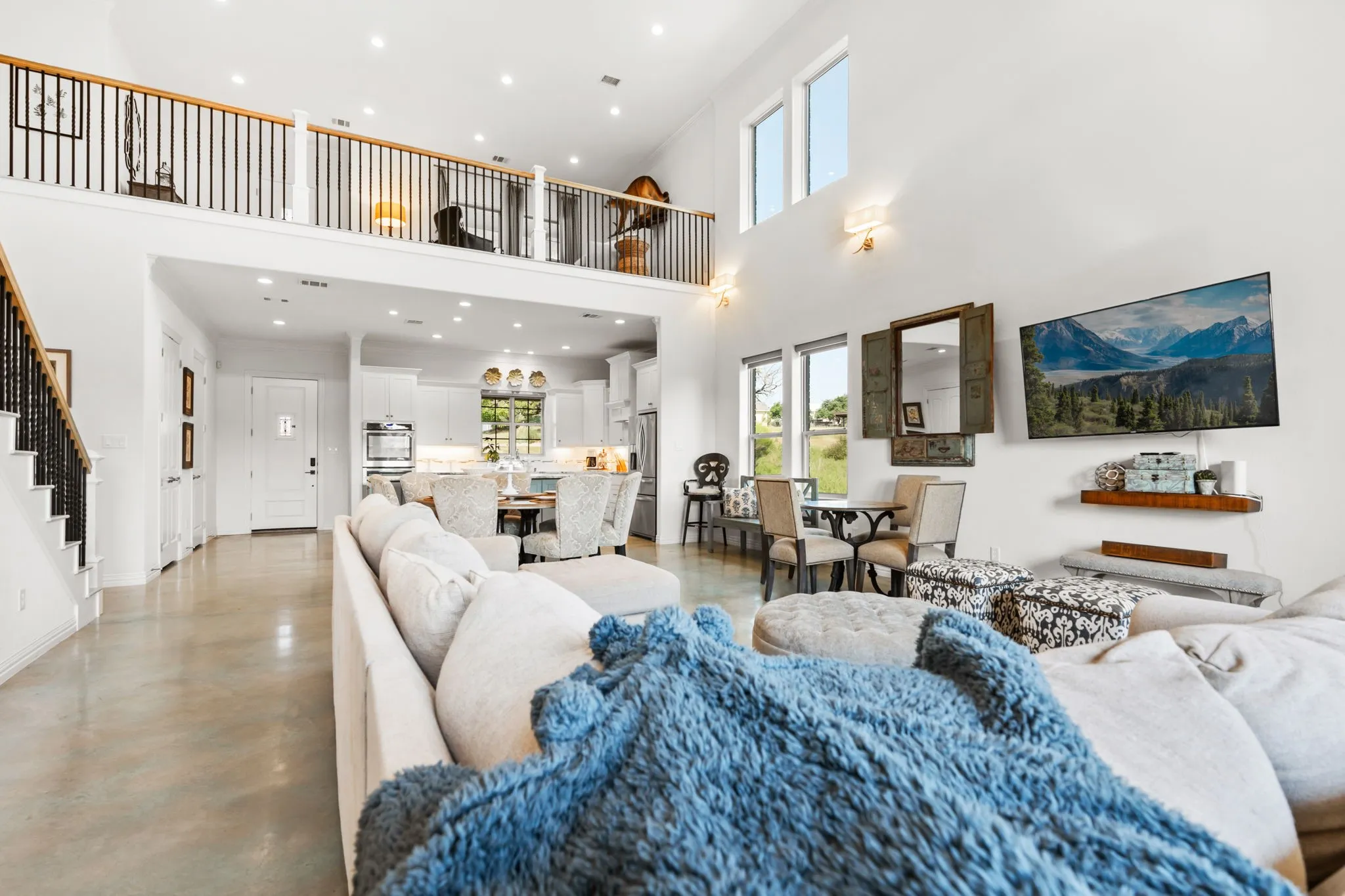 Single Family Residence For Sale in Hill County , 28029 Marina Drive, Whitney, Texas 76692, 4 Bedroom, 3 Bathroom, 2 Garage spaces, 3,356 Sqft, built in 2018, mls#21314427, Real Estate Agent in Whitney, Homes For Sale in Hill county, Homes For Sale in Whitney, Realtor in Whitney Texas, Real Estate Brokerage Independent Realty Texas, Luminita Cordes Realtor