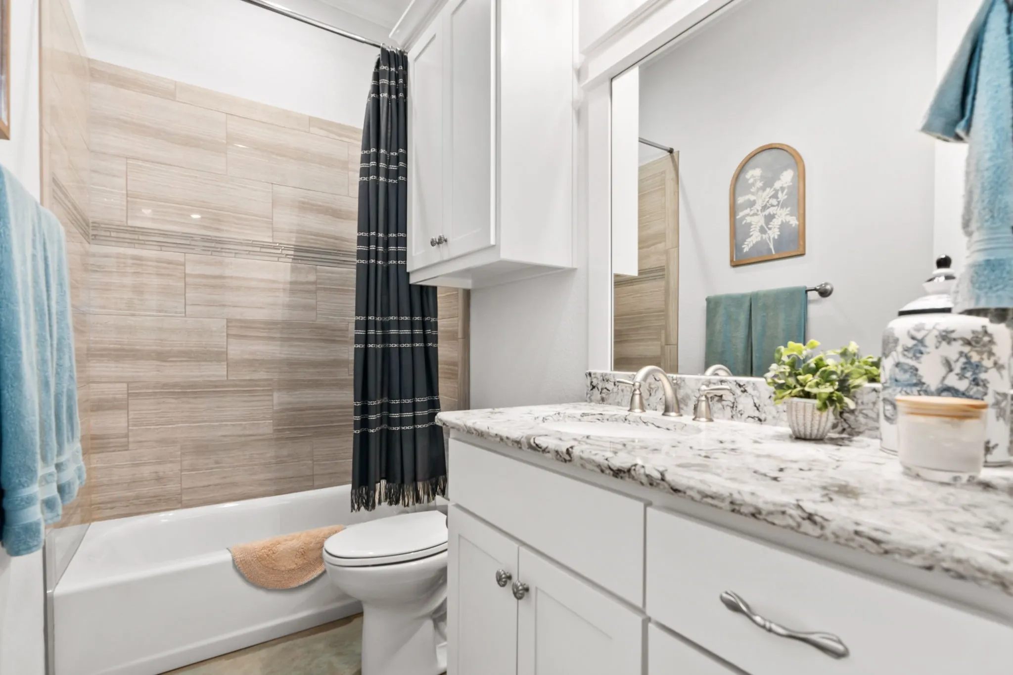 Single Family Residence For Sale in Hill County , 28029 Marina Drive, Whitney, Texas 76692, 4 Bedroom, 3 Bathroom, 2 Garage spaces, 3,356 Sqft, built in 2018, mls#21314427, Real Estate Agent in Whitney, Homes For Sale in Hill county, Homes For Sale in Whitney, Realtor in Whitney Texas, Real Estate Brokerage Independent Realty Texas, Luminita Cordes Realtor