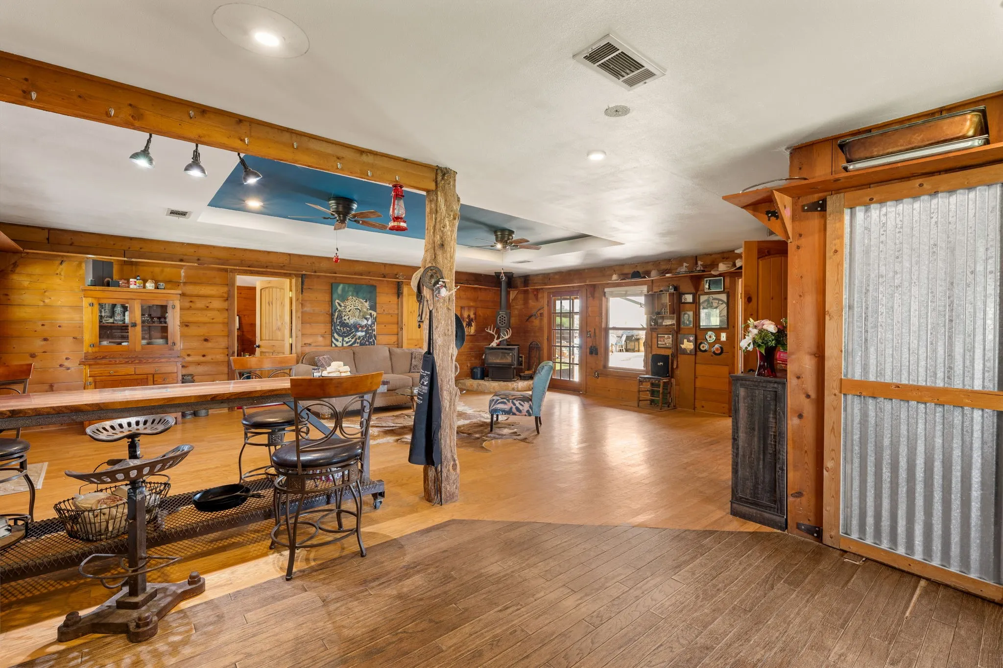 Farm For Sale in Henderson County , 13494 County Road 2919, Eustace, Texas 75124, 3 Bedroom, 2 Bathroom, Garage spaces, 1,694 Sqft, built in 1988, mls#21314752, Real Estate Agent in Eustace, Homes For Sale in Henderson county, Homes For Sale in Eustace, Realtor in Eustace Texas, Real Estate Brokerage Independent Realty Texas, Luminita Cordes Realtor