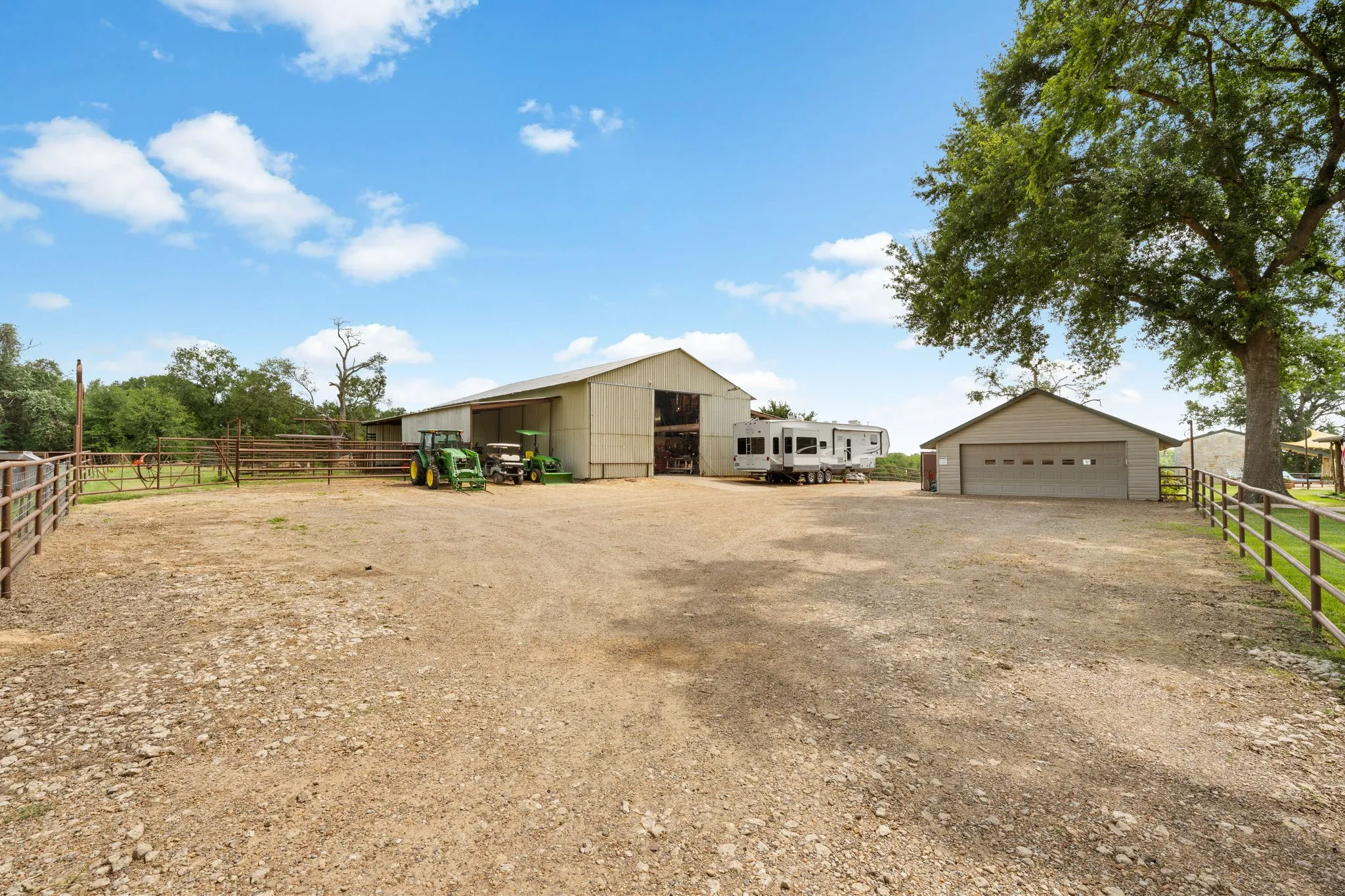 Farm For Sale in Henderson County , 13494 County Road 2919, Eustace, Texas 75124, 3 Bedroom, 2 Bathroom, Garage spaces, 1,694 Sqft, built in 1988, mls#21314752, Real Estate Agent in Eustace, Homes For Sale in Henderson county, Homes For Sale in Eustace, Realtor in Eustace Texas, Real Estate Brokerage Independent Realty Texas, Luminita Cordes Realtor