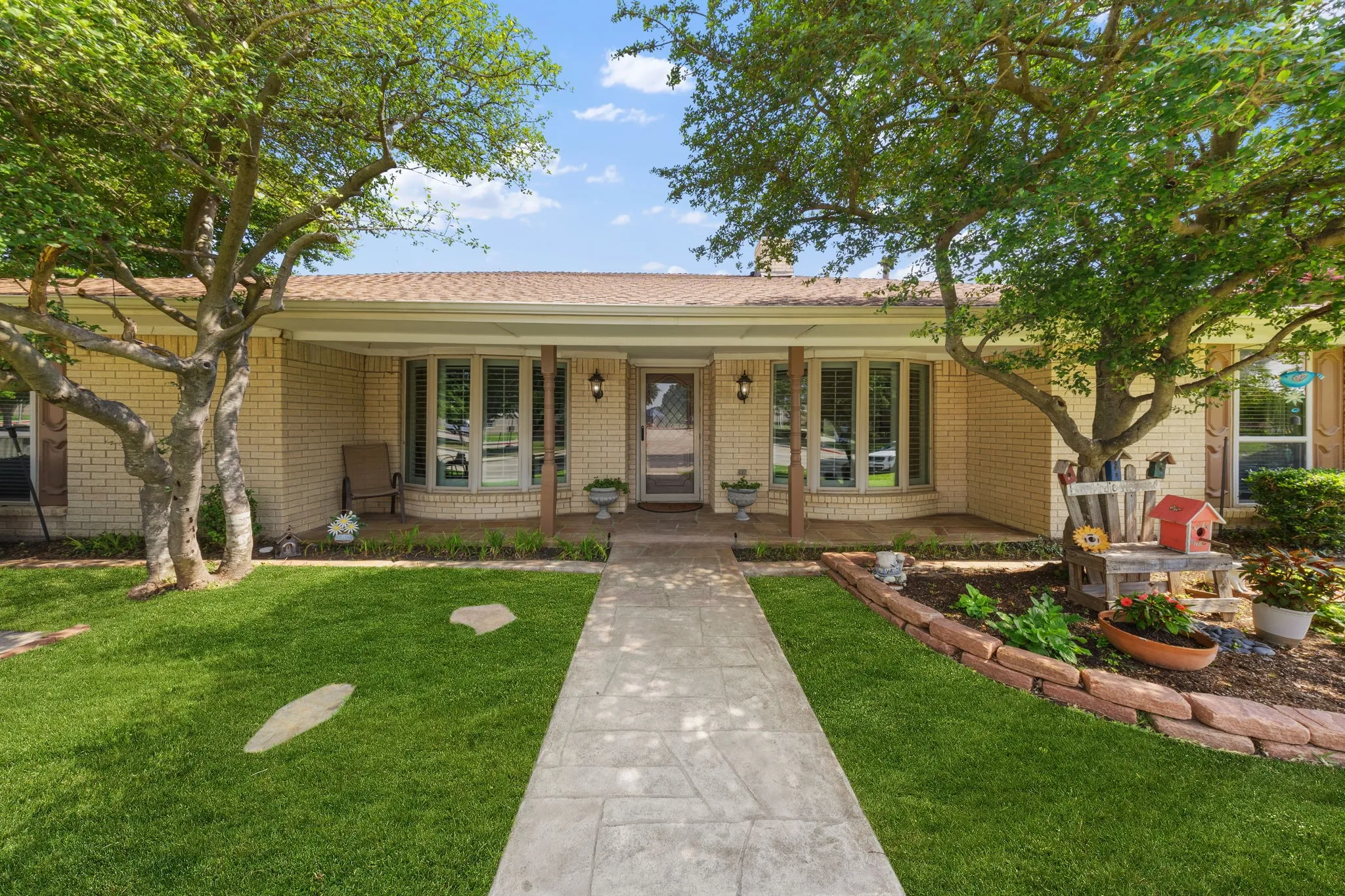 Single Family Residence For Sale in Collin County , 1521 Baffin Bay Drive, Plano, Texas 75075, 4 Bedroom, 3 Bathroom, 2 Garage spaces, 2,403 Sqft, built in 1977, mls#21314583, Real Estate Agent in Plano, Homes For Sale in Collin county, Homes For Sale in Plano, Realtor in Plano Texas, Real Estate Brokerage Independent Realty Texas, Luminita Cordes Realtor