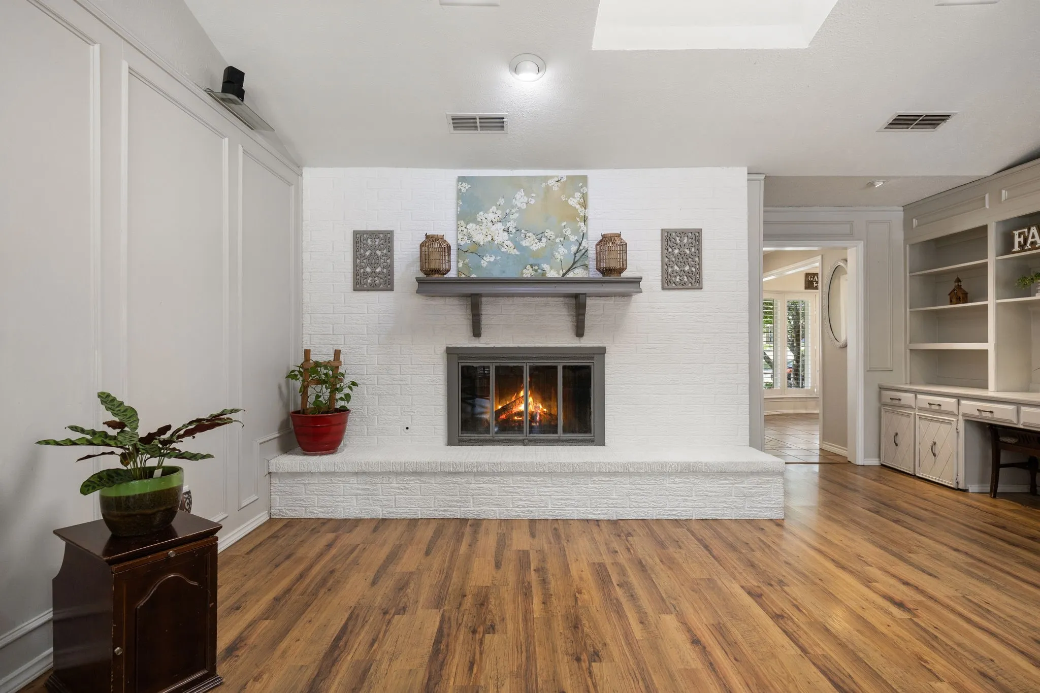 Single Family Residence For Sale in Collin County , 1521 Baffin Bay Drive, Plano, Texas 75075, 4 Bedroom, 3 Bathroom, 2 Garage spaces, 2,403 Sqft, built in 1977, mls#21314583, Real Estate Agent in Plano, Homes For Sale in Collin county, Homes For Sale in Plano, Realtor in Plano Texas, Real Estate Brokerage Independent Realty Texas, Luminita Cordes Realtor