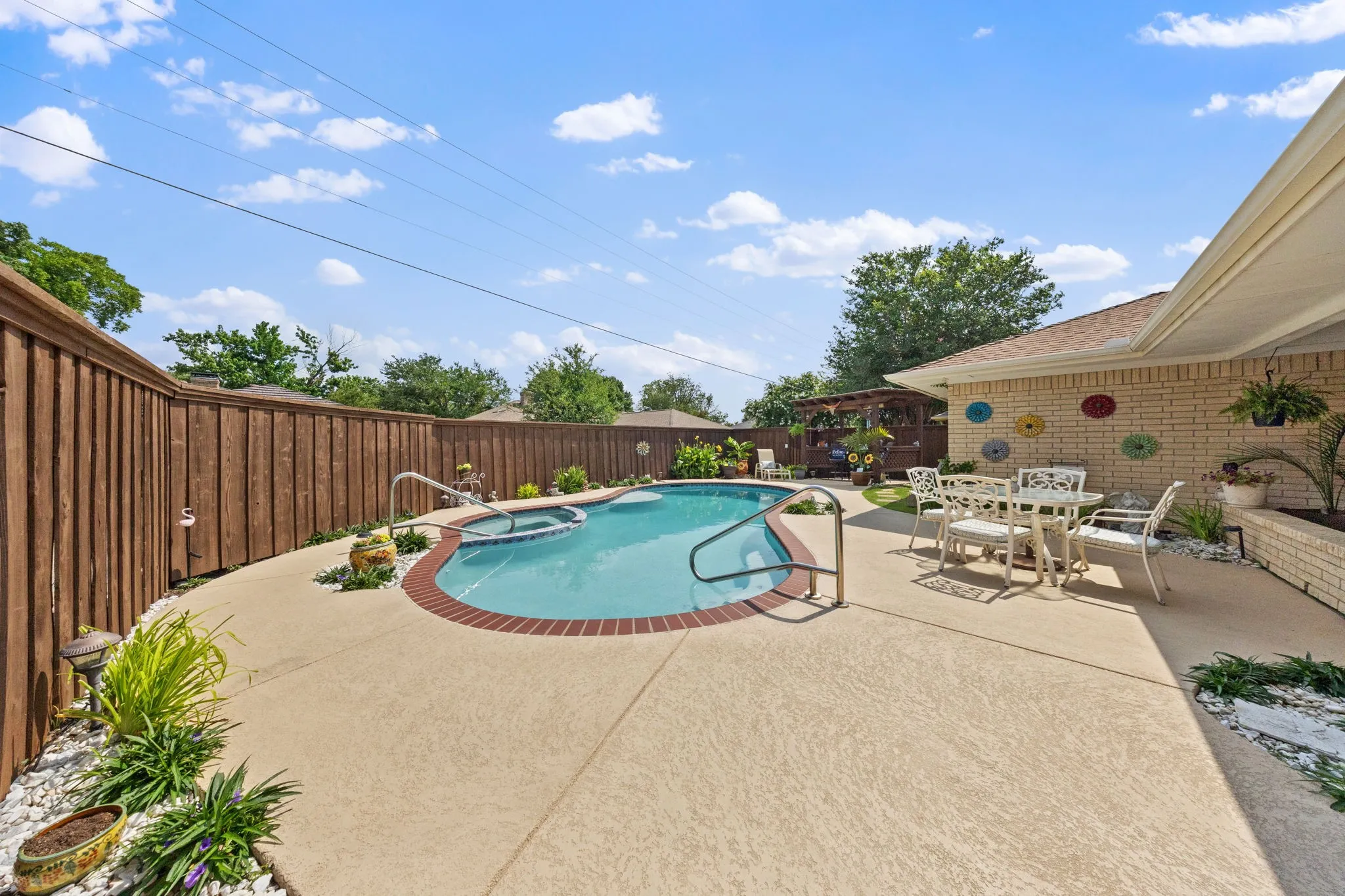 Single Family Residence For Sale in Collin County , 1521 Baffin Bay Drive, Plano, Texas 75075, 4 Bedroom, 3 Bathroom, 2 Garage spaces, 2,403 Sqft, built in 1977, mls#21314583, Real Estate Agent in Plano, Homes For Sale in Collin county, Homes For Sale in Plano, Realtor in Plano Texas, Real Estate Brokerage Independent Realty Texas, Luminita Cordes Realtor