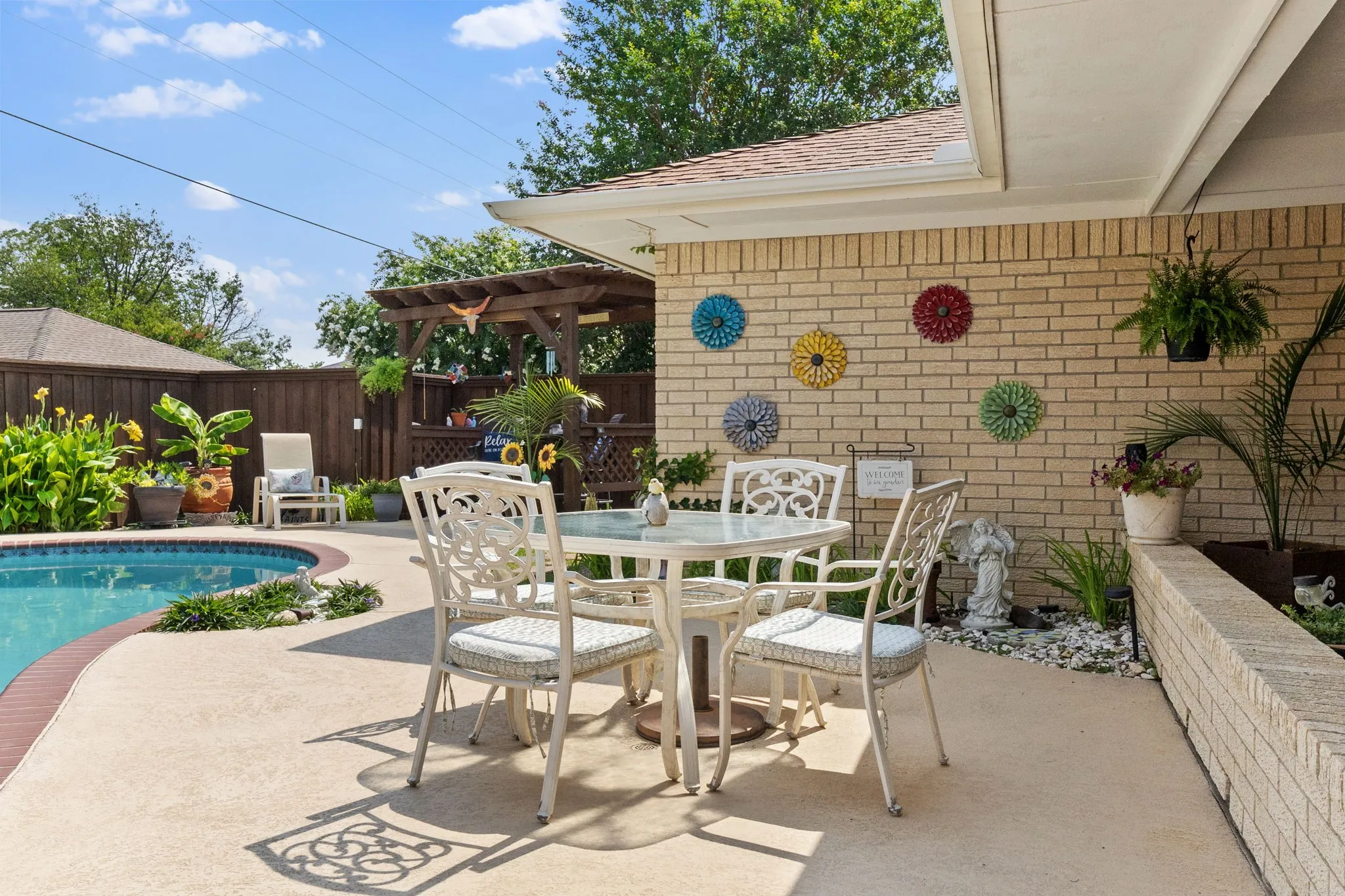 Single Family Residence For Sale in Collin County , 1521 Baffin Bay Drive, Plano, Texas 75075, 4 Bedroom, 3 Bathroom, 2 Garage spaces, 2,403 Sqft, built in 1977, mls#21314583, Real Estate Agent in Plano, Homes For Sale in Collin county, Homes For Sale in Plano, Realtor in Plano Texas, Real Estate Brokerage Independent Realty Texas, Luminita Cordes Realtor