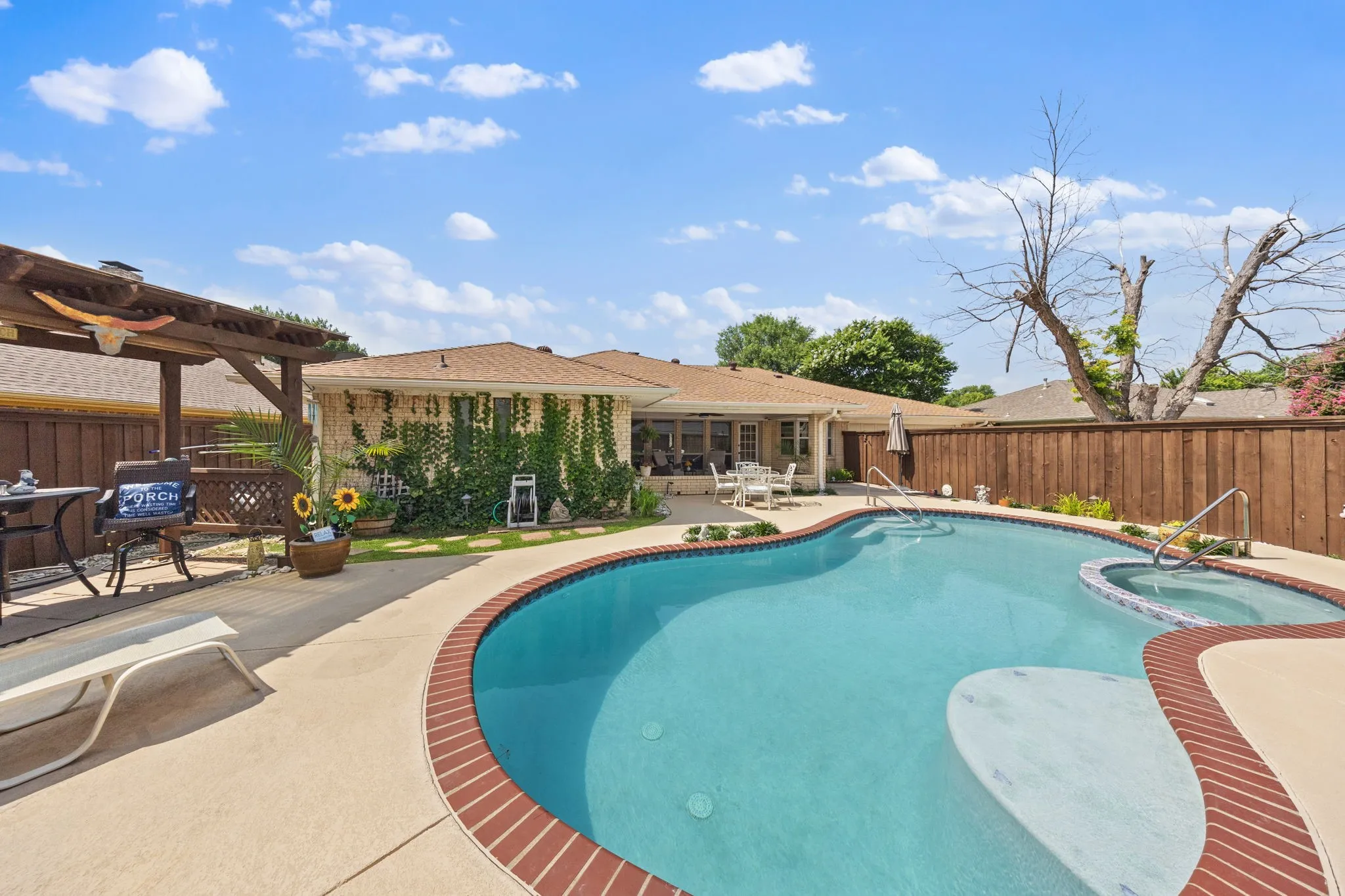 Single Family Residence For Sale in Collin County , 1521 Baffin Bay Drive, Plano, Texas 75075, 4 Bedroom, 3 Bathroom, 2 Garage spaces, 2,403 Sqft, built in 1977, mls#21314583, Real Estate Agent in Plano, Homes For Sale in Collin county, Homes For Sale in Plano, Realtor in Plano Texas, Real Estate Brokerage Independent Realty Texas, Luminita Cordes Realtor