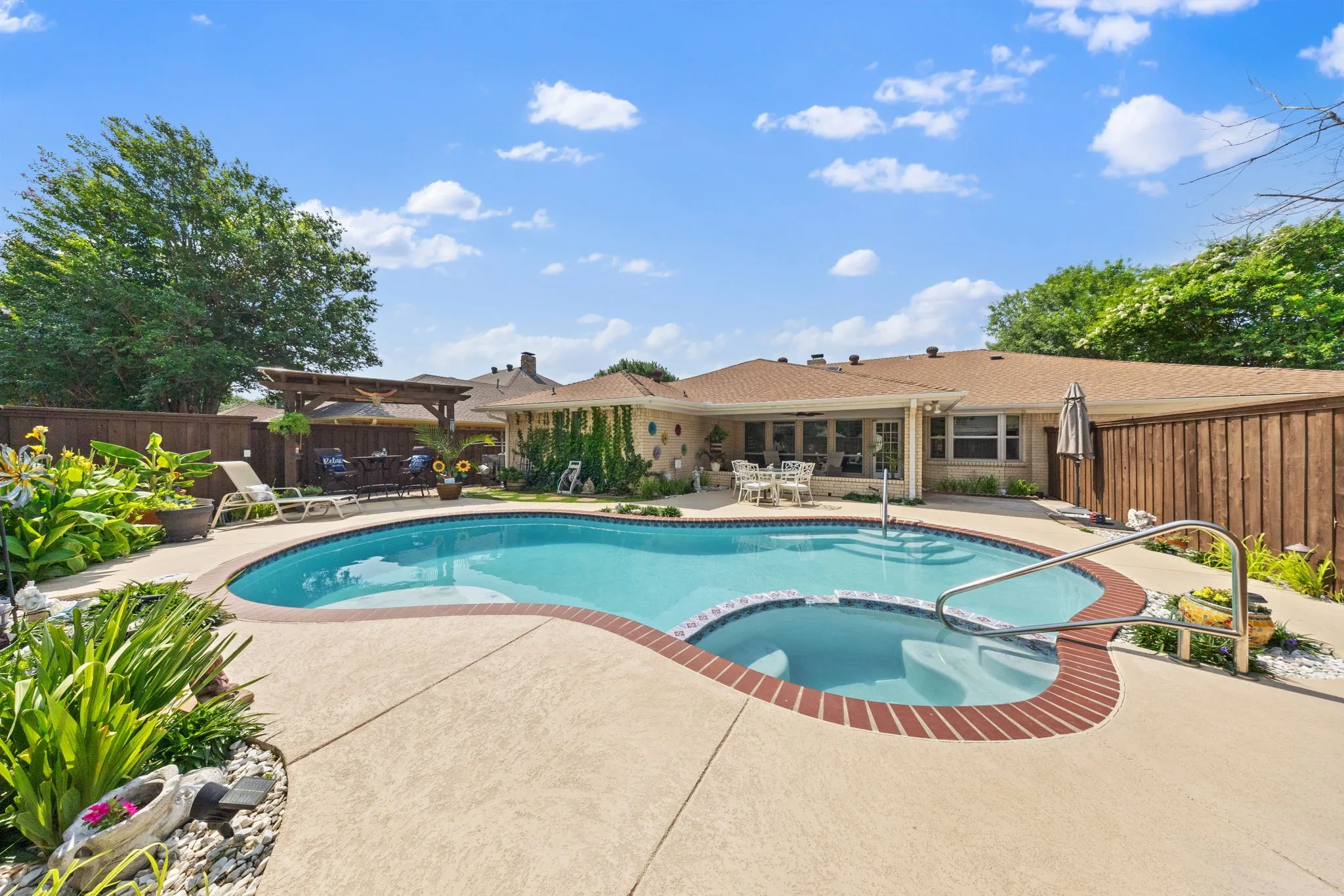 Single Family Residence For Sale in Collin County , 1521 Baffin Bay Drive, Plano, Texas 75075, 4 Bedroom, 3 Bathroom, 2 Garage spaces, 2,403 Sqft, built in 1977, mls#21314583, Real Estate Agent in Plano, Homes For Sale in Collin county, Homes For Sale in Plano, Realtor in Plano Texas, Real Estate Brokerage Independent Realty Texas, Luminita Cordes Realtor