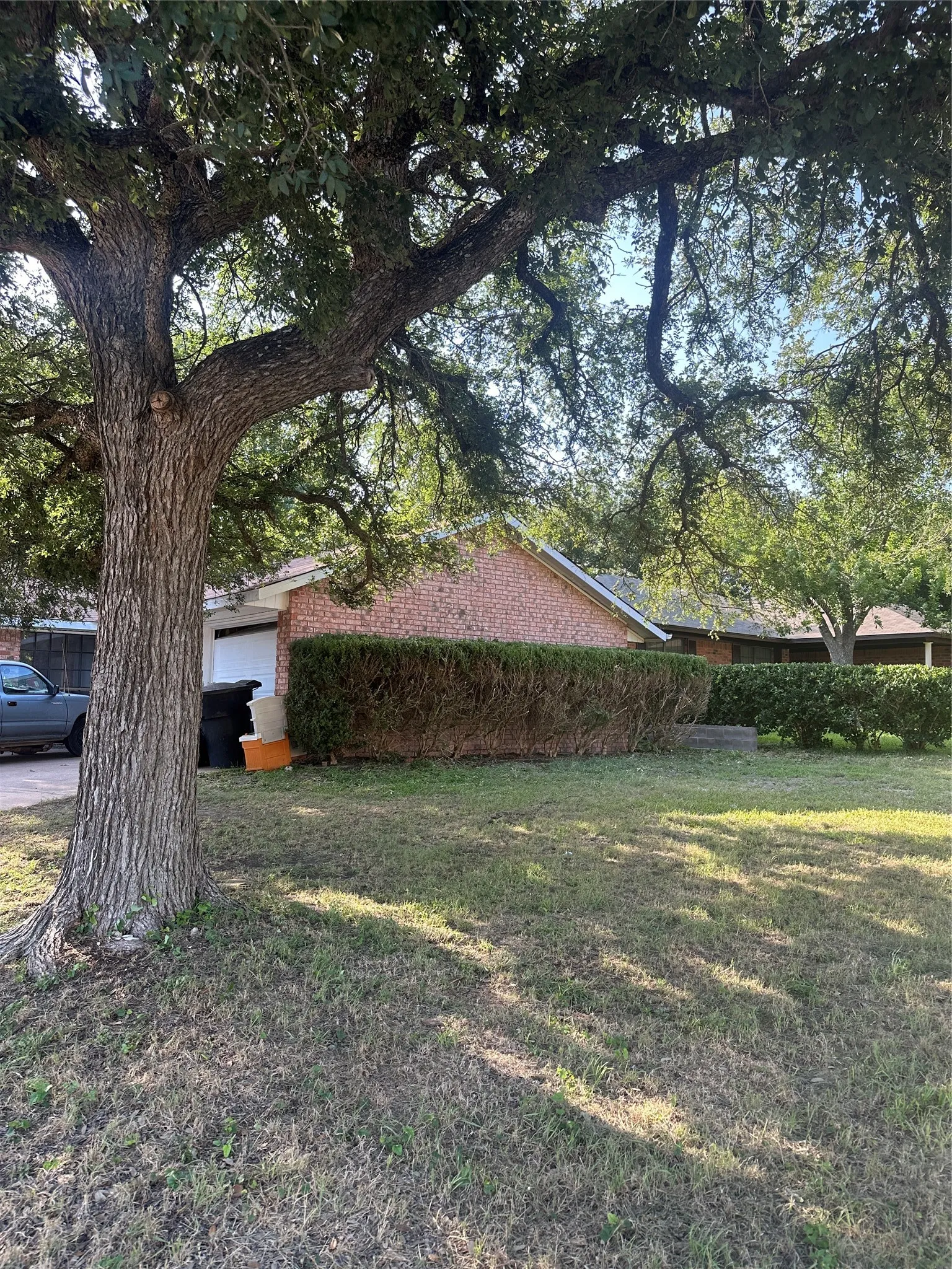 Single Family Residence For Rent in Bell County , 3906 Shallowford, Temple, Texas 76502, 2 Bedroom, 2 Bathroom, 1 Garage spaces, 1,100 Sqft, built in 1979, mls#21314630, Real Estate Agent in Temple, Homes For Rent in Bell county, Homes For Rent in Temple, Realtor in Temple Texas, Real Estate Brokerage Independent Realty Texas, Luminita Cordes Realtor
