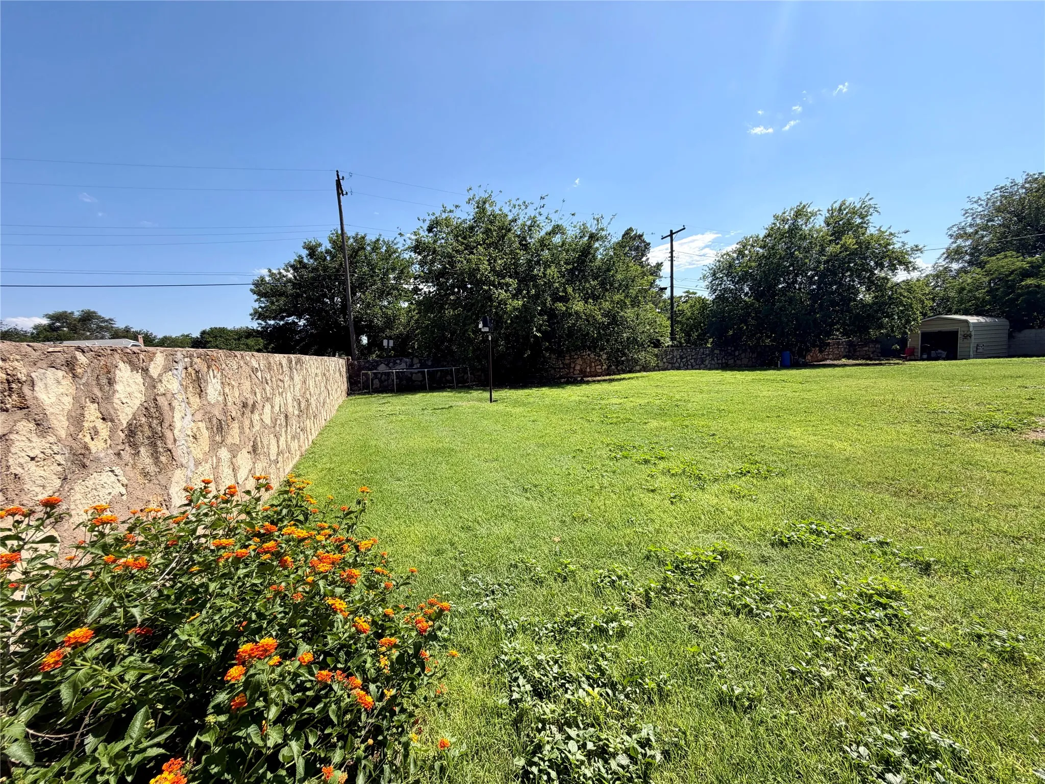 Single Family Residence For Sale in Hardeman County , 901 W Third Street, Quanah, Texas 79252, 7 Bedroom, 3 Bathroom, Garage spaces, 3,882 Sqft, built in 1918, mls#21314774, Real Estate Agent in Quanah, Homes For Sale in Hardeman county, Homes For Sale in Quanah, Realtor in Quanah Texas, Real Estate Brokerage Independent Realty Texas, Luminita Cordes Realtor