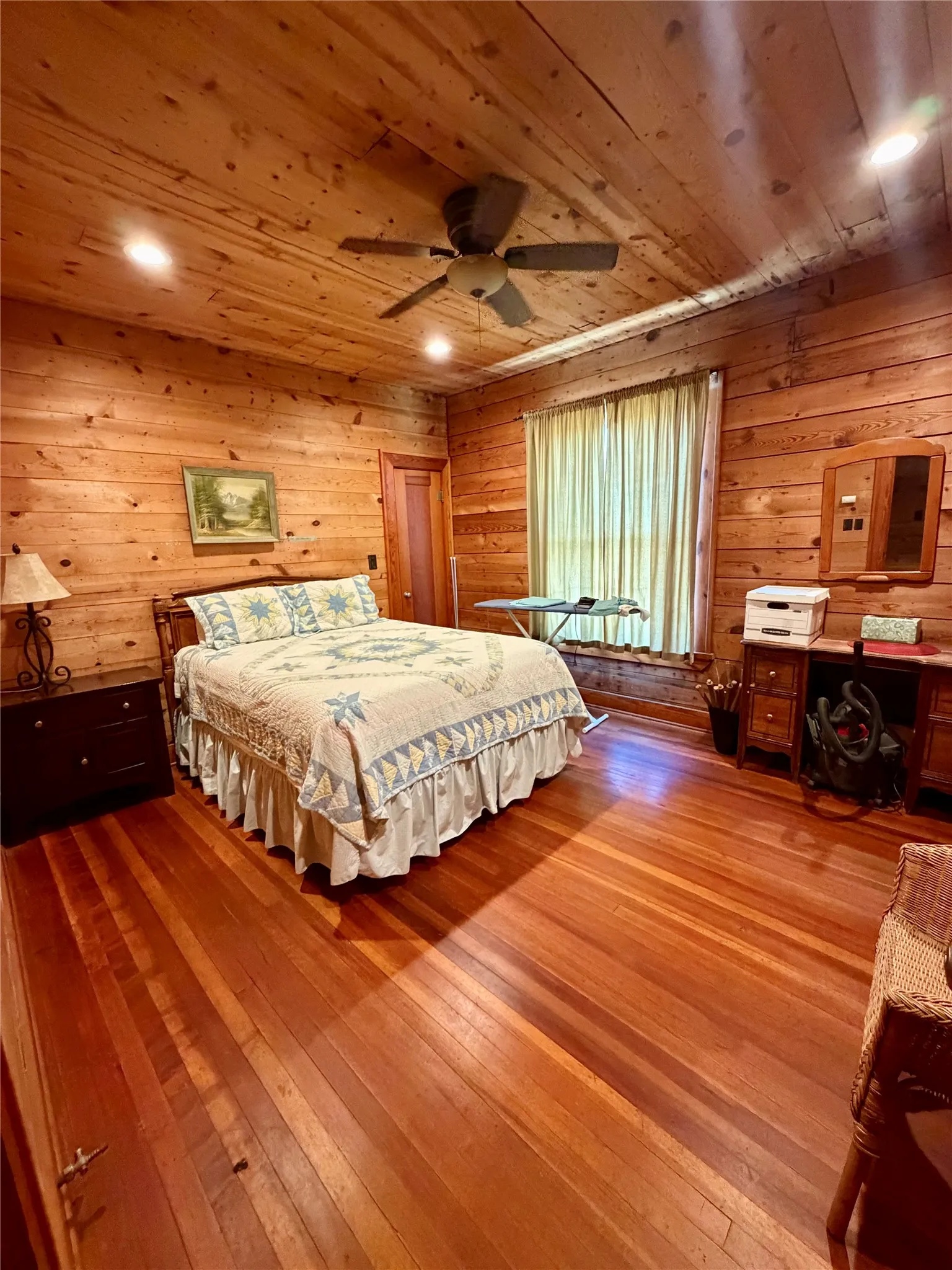 Single Family Residence For Sale in Hardeman County , 901 W Third Street, Quanah, Texas 79252, 7 Bedroom, 3 Bathroom, Garage spaces, 3,882 Sqft, built in 1918, mls#21314774, Real Estate Agent in Quanah, Homes For Sale in Hardeman county, Homes For Sale in Quanah, Realtor in Quanah Texas, Real Estate Brokerage Independent Realty Texas, Luminita Cordes Realtor