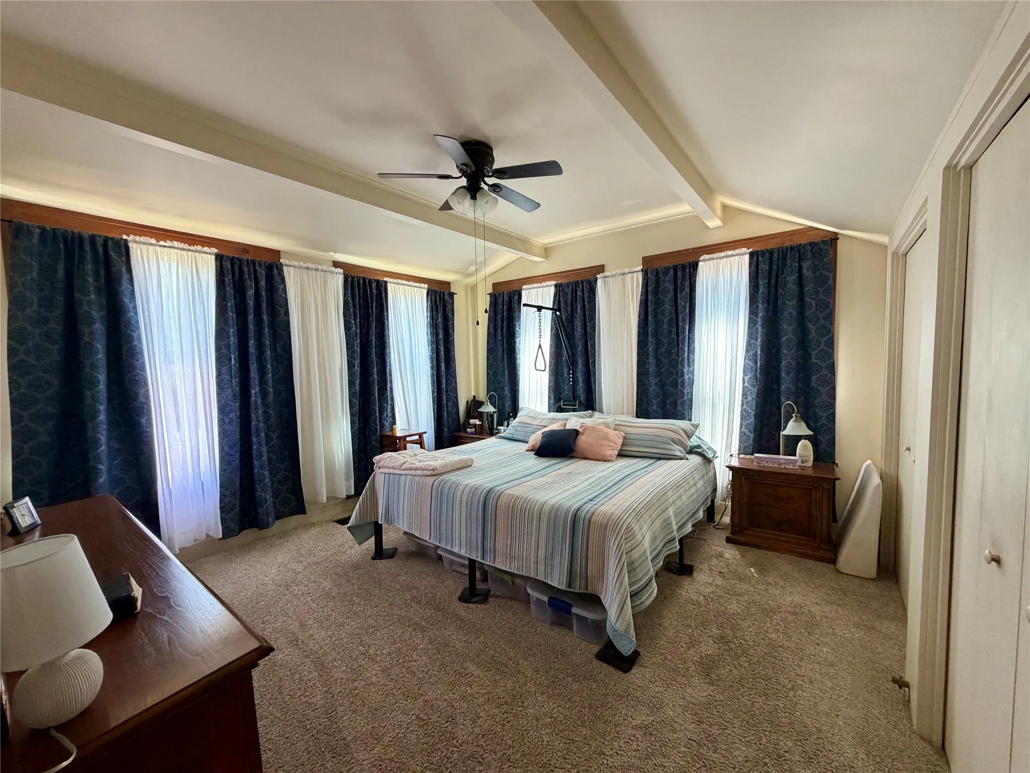 Single Family Residence For Sale in Hardeman County , 901 W Third Street, Quanah, Texas 79252, 7 Bedroom, 3 Bathroom, Garage spaces, 3,882 Sqft, built in 1918, mls#21314774, Real Estate Agent in Quanah, Homes For Sale in Hardeman county, Homes For Sale in Quanah, Realtor in Quanah Texas, Real Estate Brokerage Independent Realty Texas, Luminita Cordes Realtor