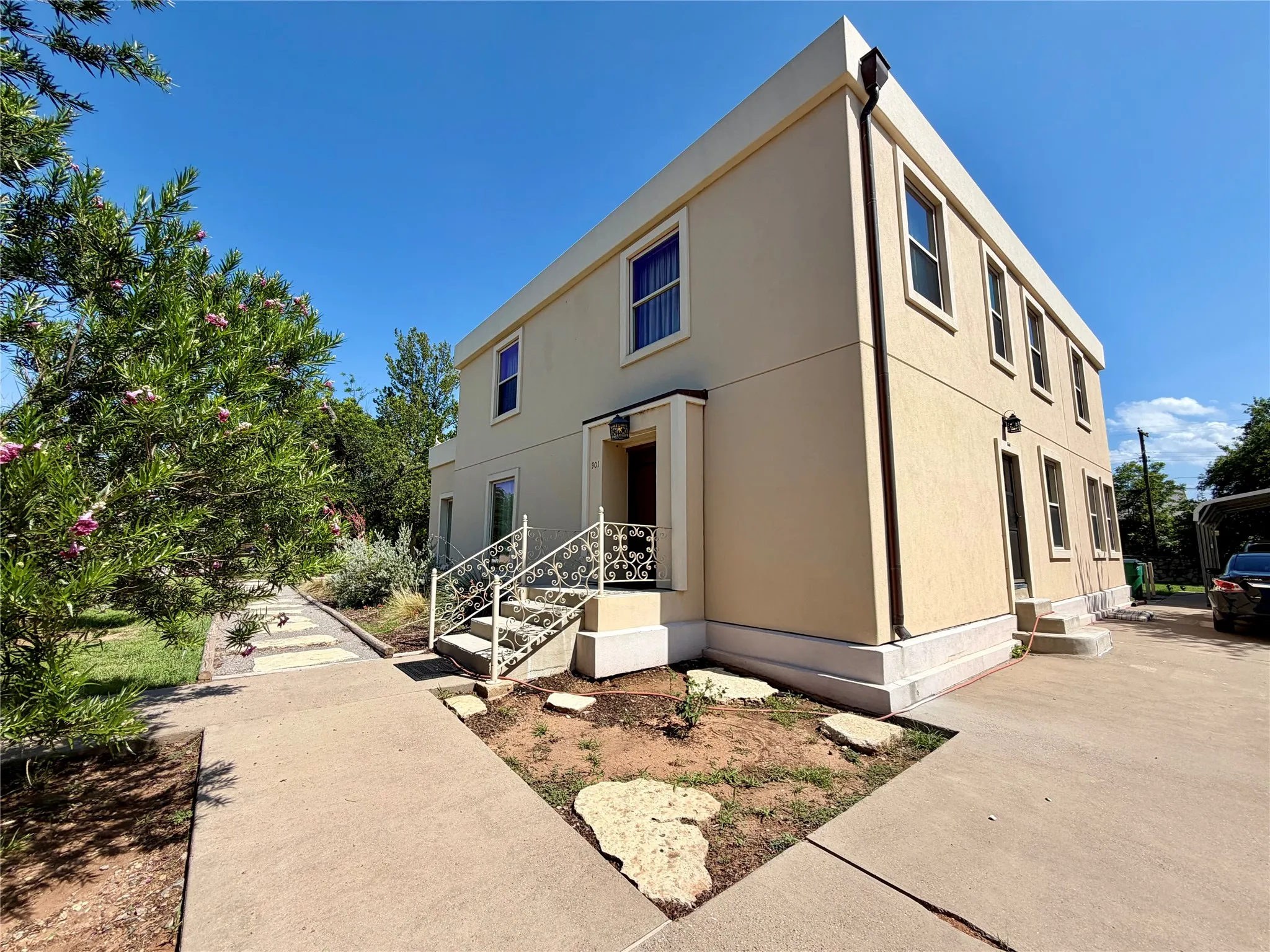 Single Family Residence For Sale in Hardeman County , 901 W Third Street, Quanah, Texas 79252, 7 Bedroom, 3 Bathroom, Garage spaces, 3,882 Sqft, built in 1918, mls#21314774, Real Estate Agent in Quanah, Homes For Sale in Hardeman county, Homes For Sale in Quanah, Realtor in Quanah Texas, Real Estate Brokerage Independent Realty Texas, Luminita Cordes Realtor